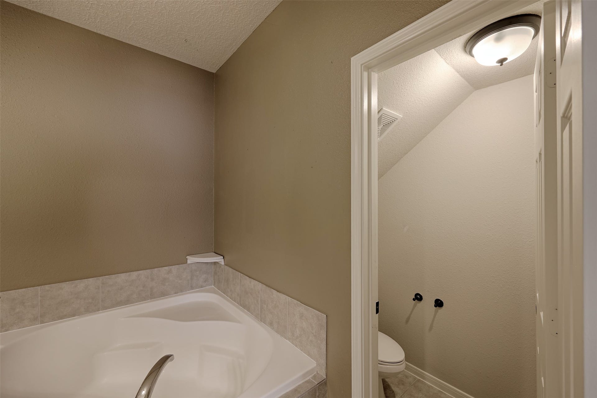 1909 Tickner Street, Conroe, TX 77301