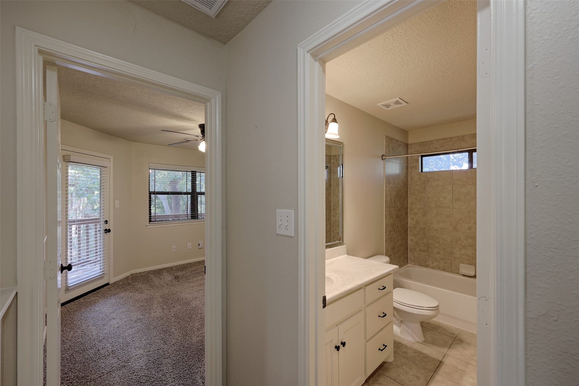 1909 Tickner Street, Conroe, TX 77301