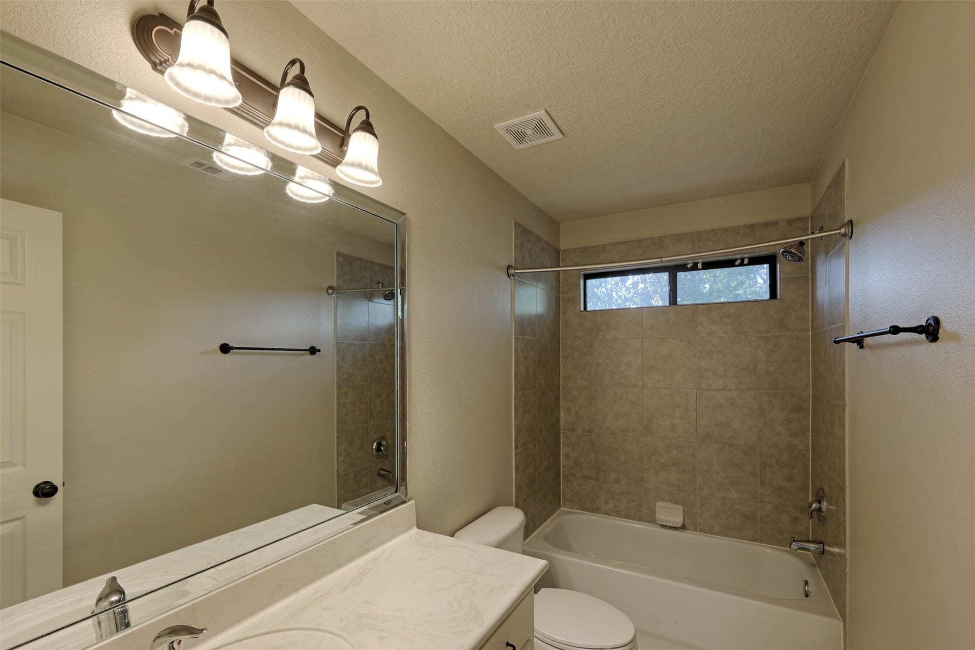 1909 Tickner Street, Conroe, TX 77301