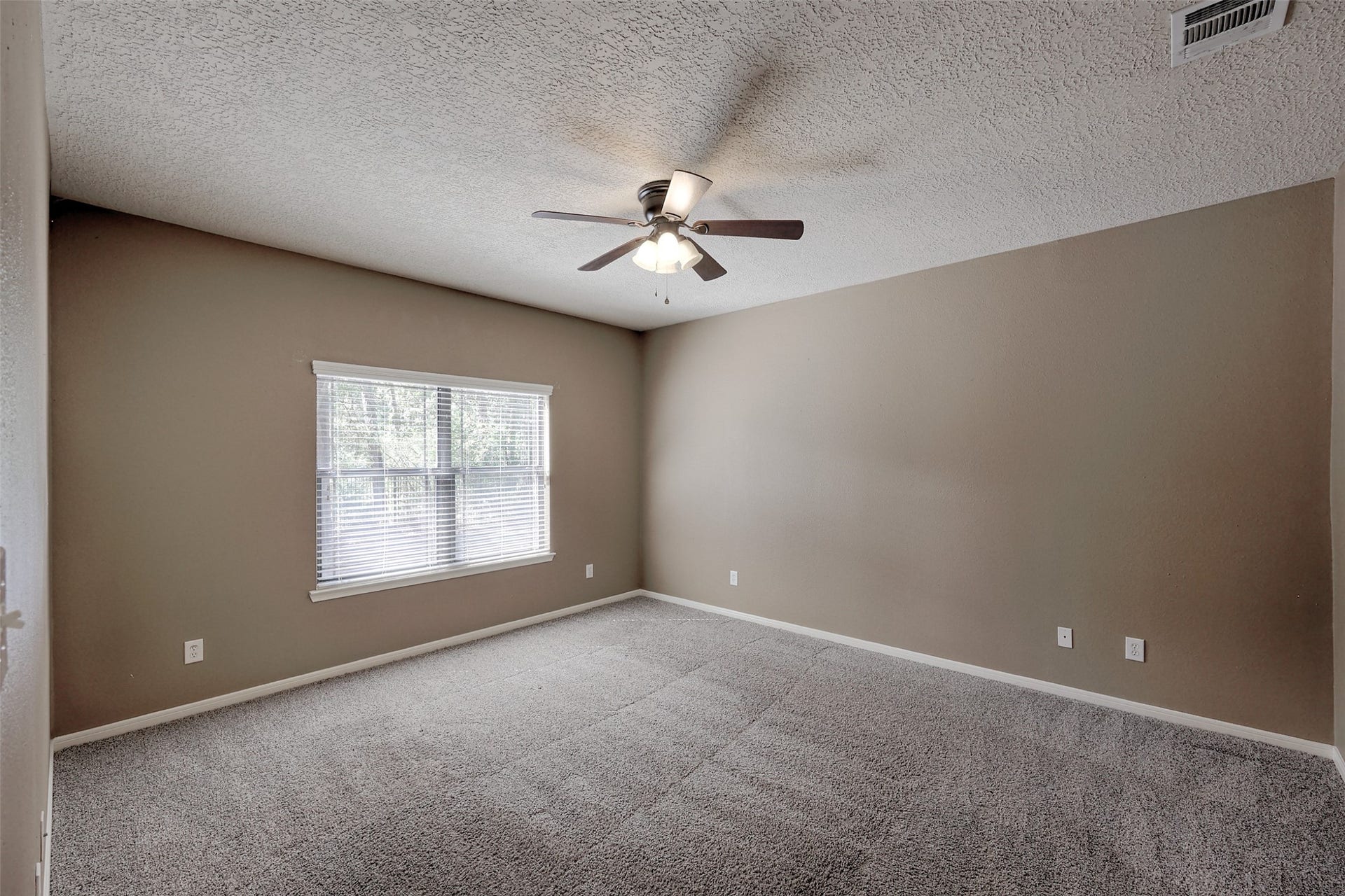 1909 Tickner Street, Conroe, TX 77301