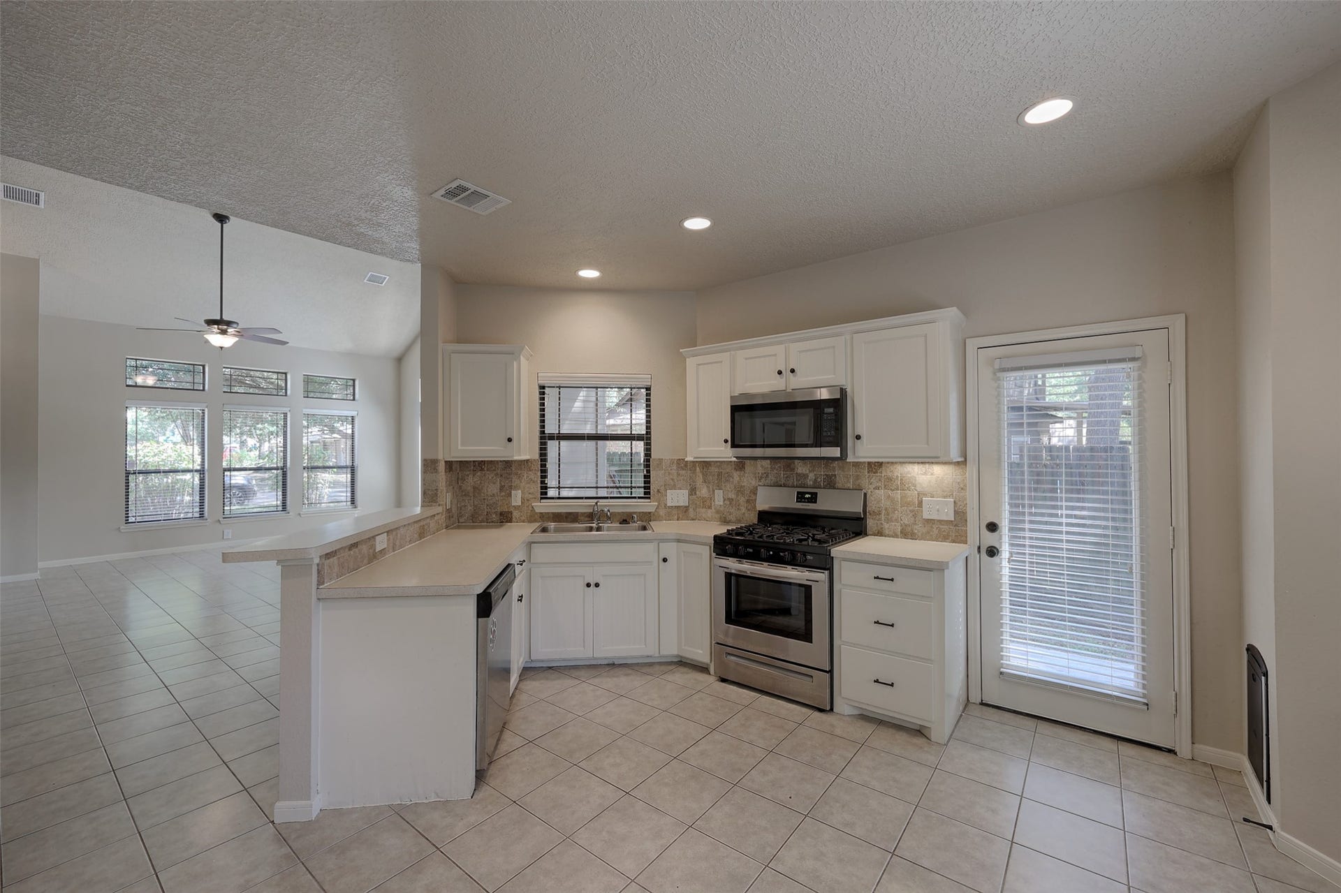 1909 Tickner Street, Conroe, TX 77301
