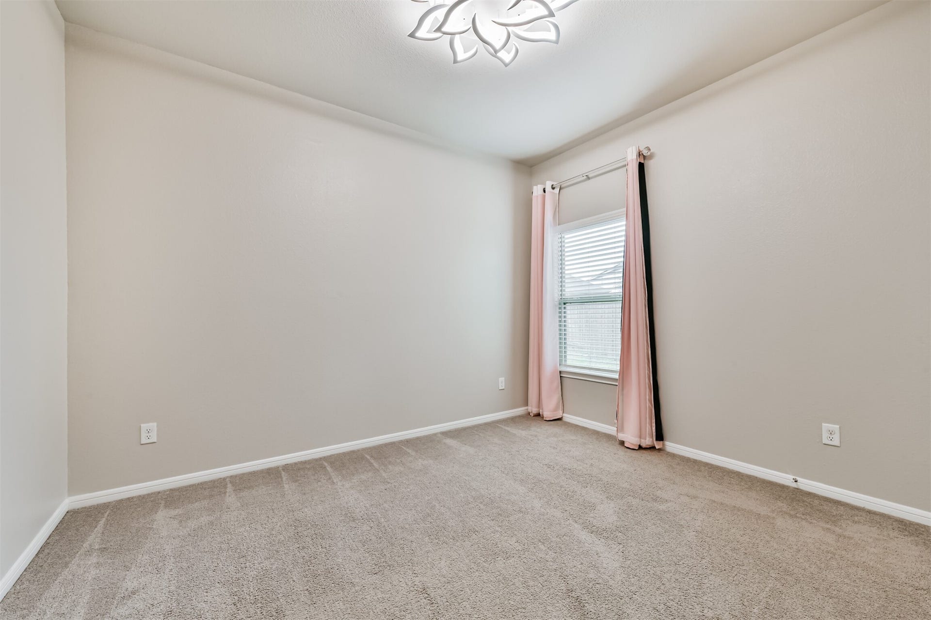 5116 Itiel Street, Houston, TX 77048 5116 Itiel Street, Houston, TX 77048