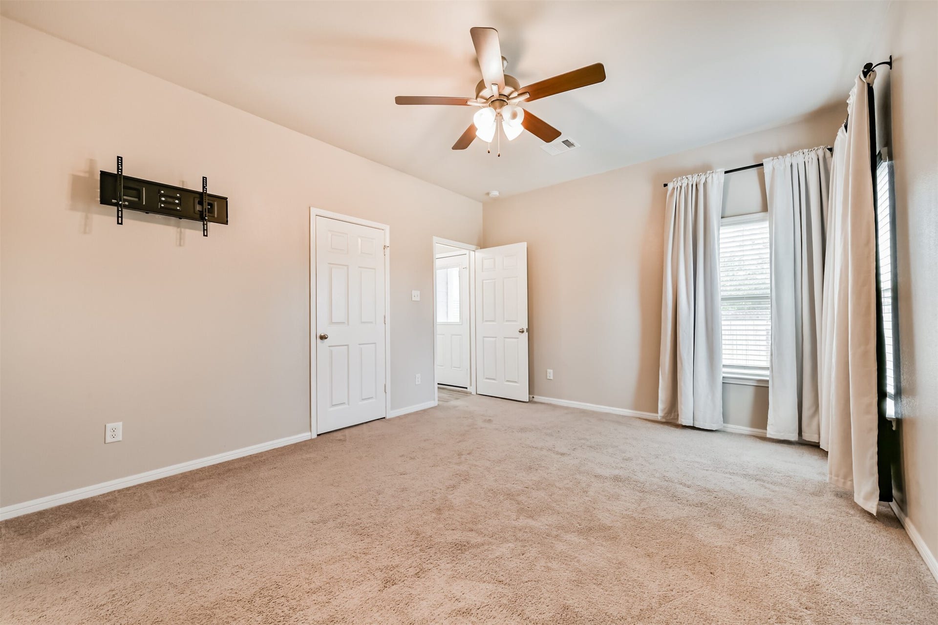 5116 Itiel Street, Houston, TX 77048 5116 Itiel Street, Houston, TX 77048