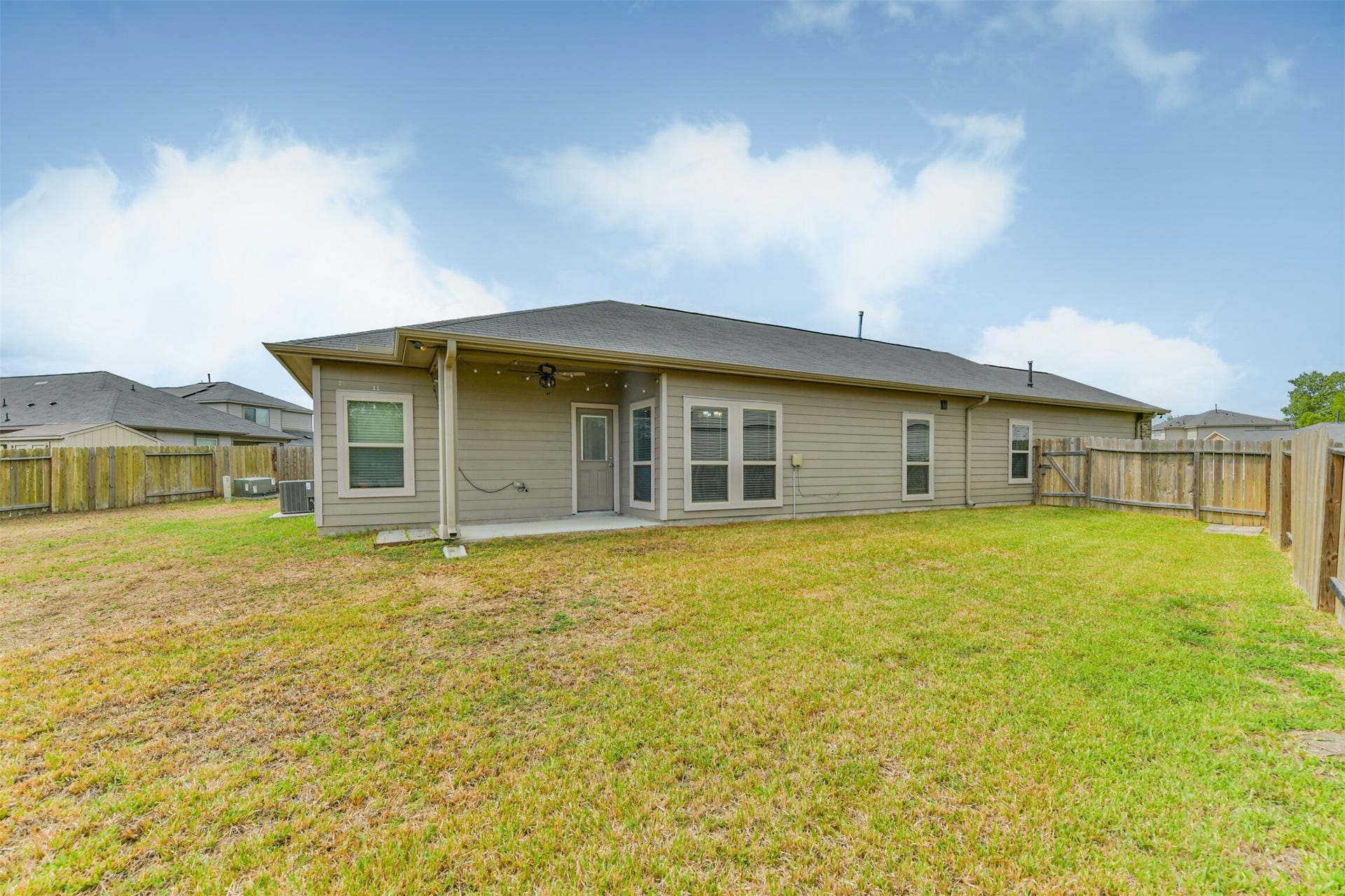 5116 Itiel Street, Houston, TX 77048 5116 Itiel Street, Houston, TX 77048