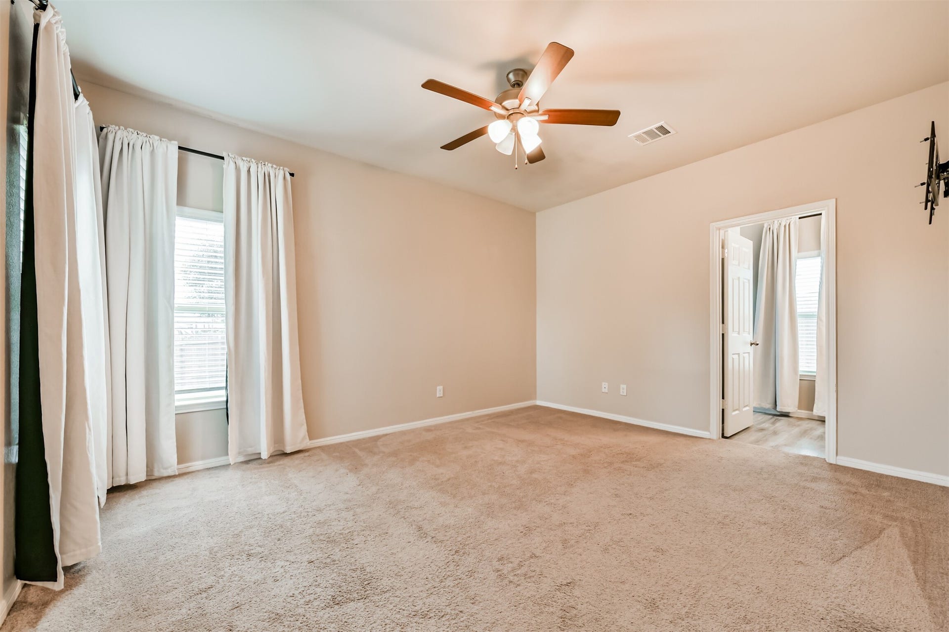5116 Itiel Street, Houston, TX 77048 5116 Itiel Street, Houston, TX 77048