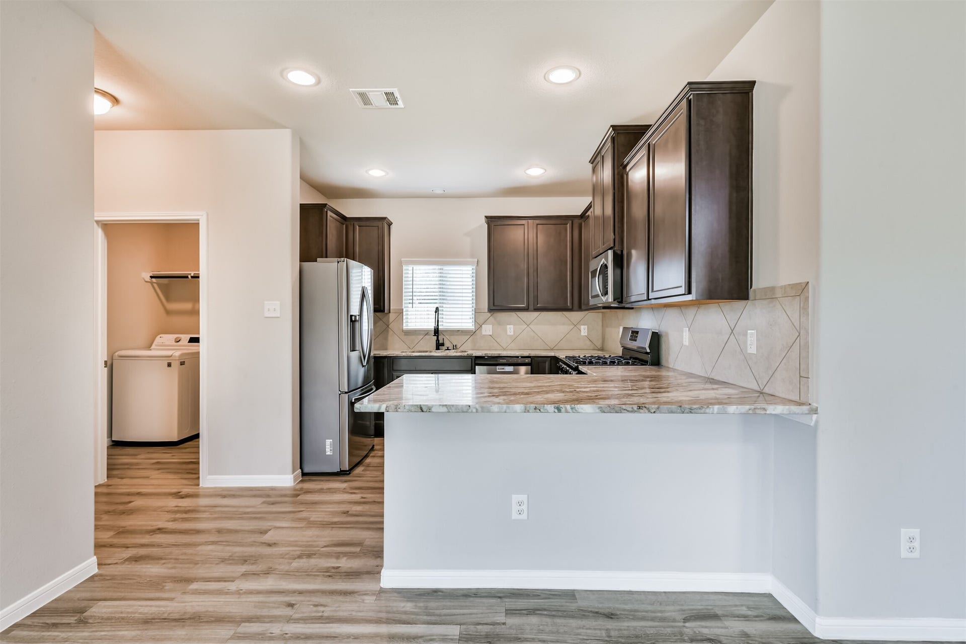 5116 Itiel Street, Houston, TX 77048 5116 Itiel Street, Houston, TX 77048
