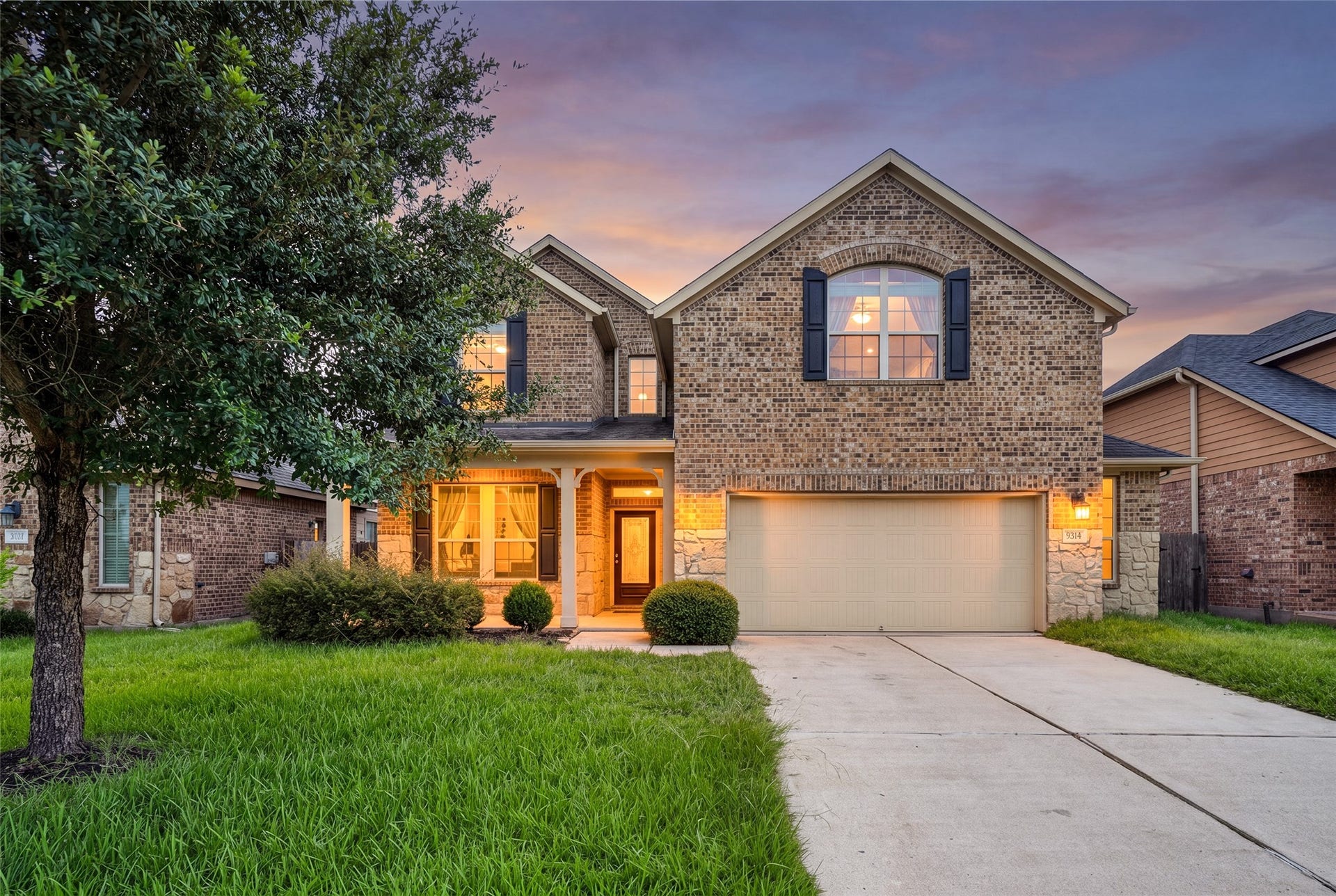 9314 Atwood Ridge Lane, Richmond, TX 77469 Make a lasting first impression with this stunning brick exterior featuring timeless curb appeal, elegant architectural details, and a welcoming covered front porch.