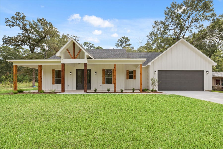 Property photo for 17039 E Hollyhill Dr, Plantersville, TX