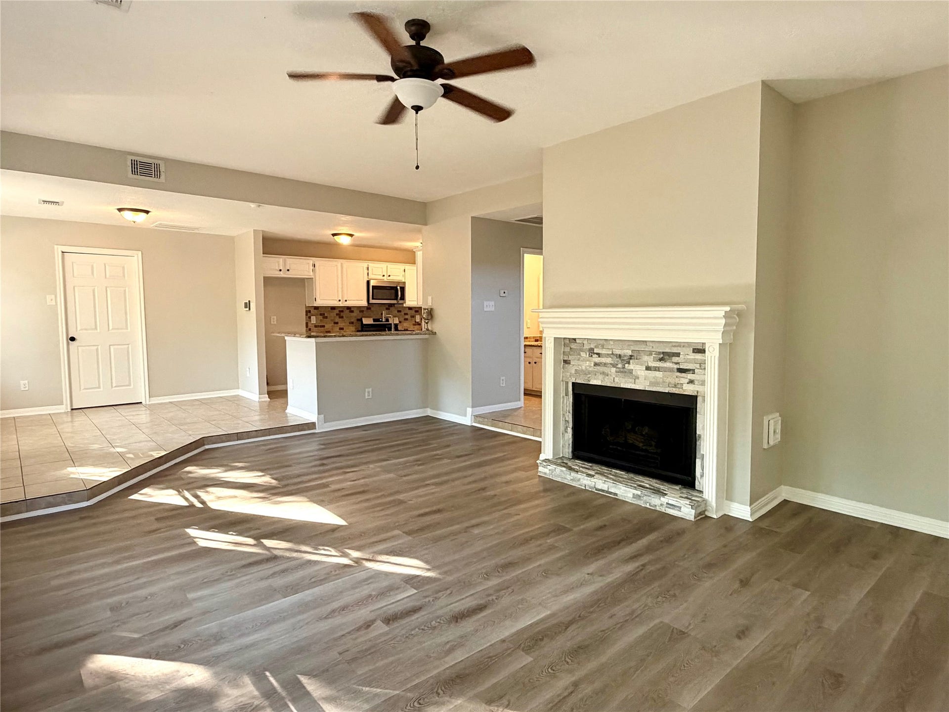 3825 Redbud Drive, La Porte, TX 77571 Another view of the living room