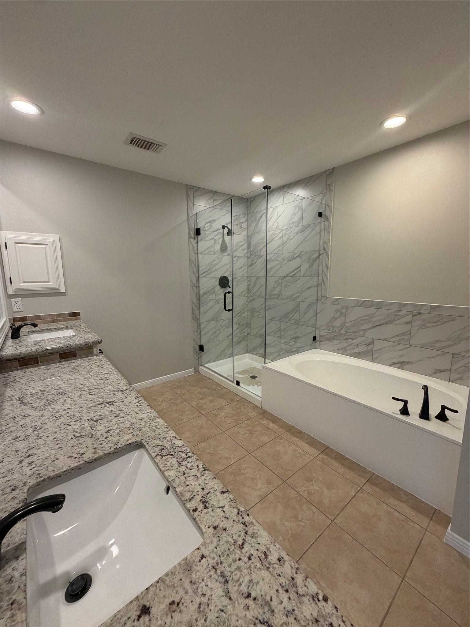 3825 Redbud Drive, La Porte, TX 77571 Primary bath with separate shower and tub