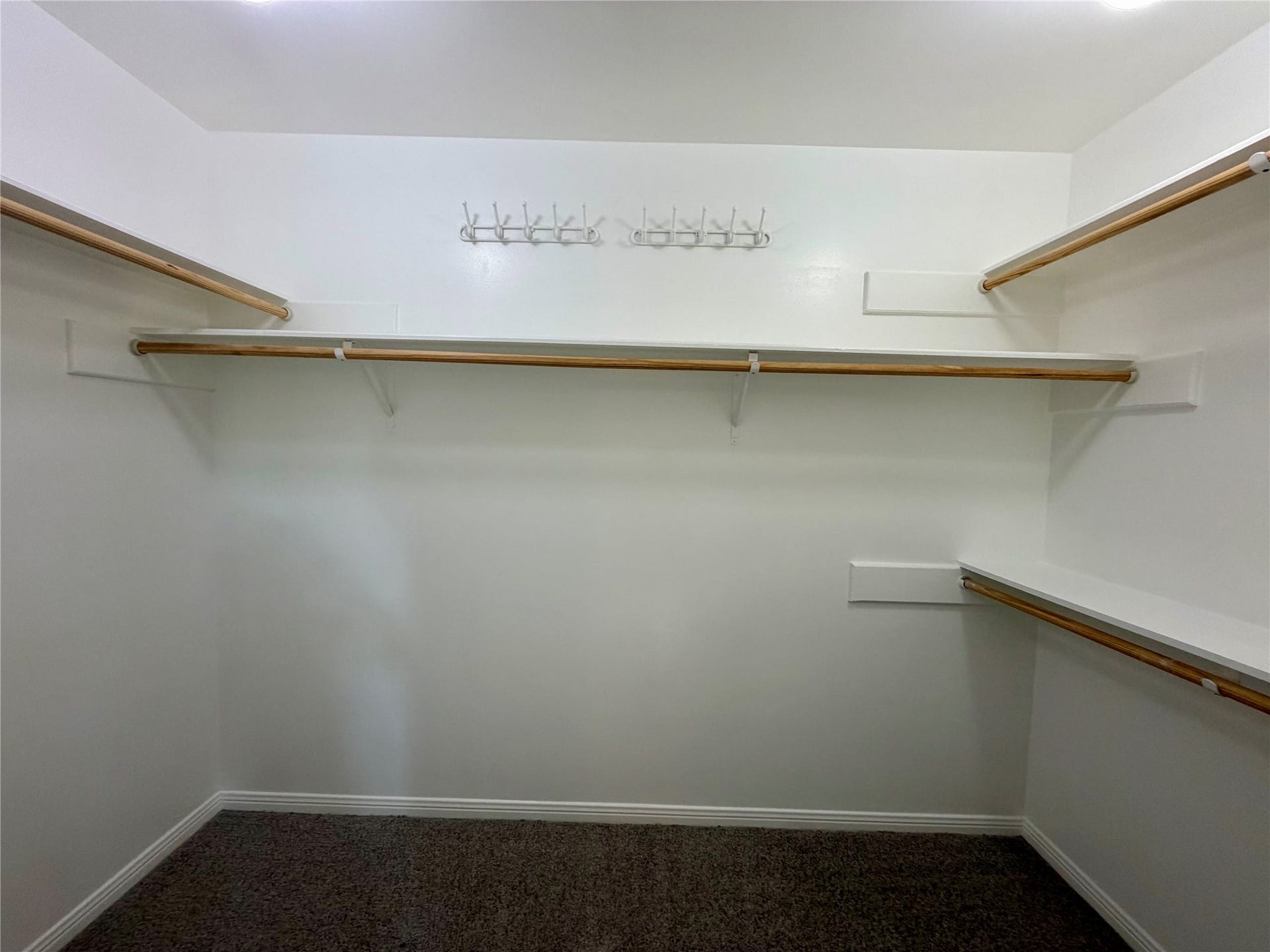 3825 Redbud Drive, La Porte, TX 77571 Huge Closet in the primary bedroom