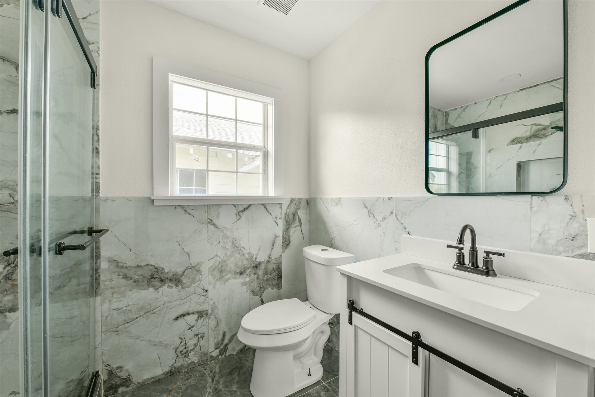 2216 New Jersey Street, Baytown, TX 77520 Bathroom #2