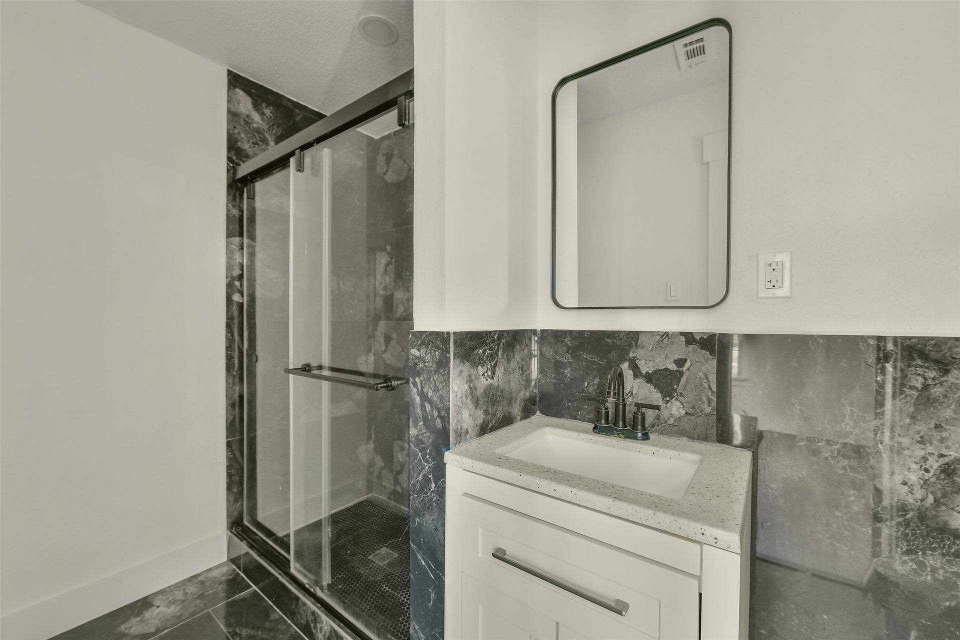 2216 New Jersey Street, Baytown, TX 77520 Primary Bathroom