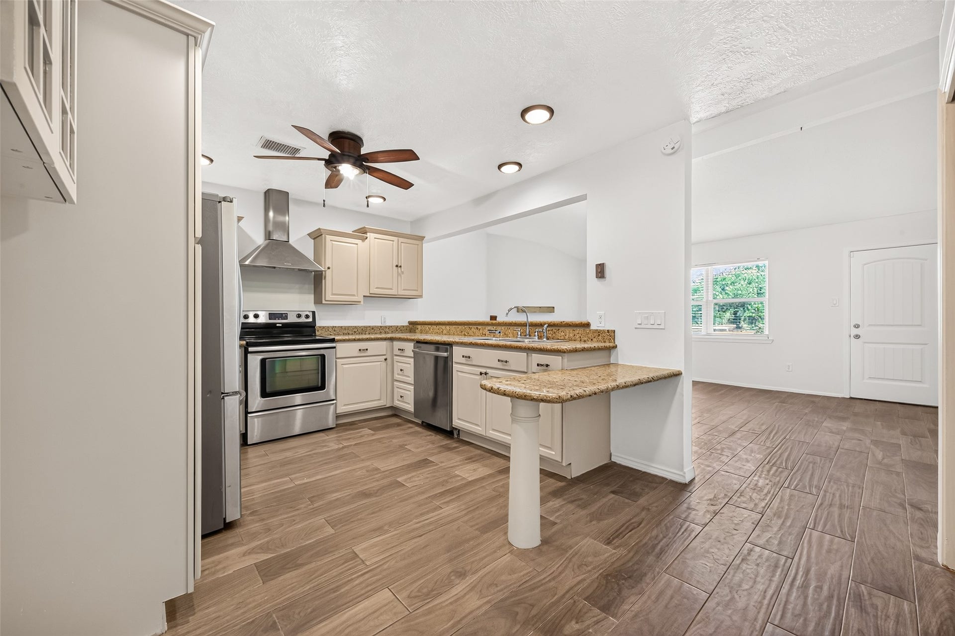 1002 Kenforest Drive, Missouri City, TX 77489 1002 Kenforest Drive, Missouri City, TX 77489