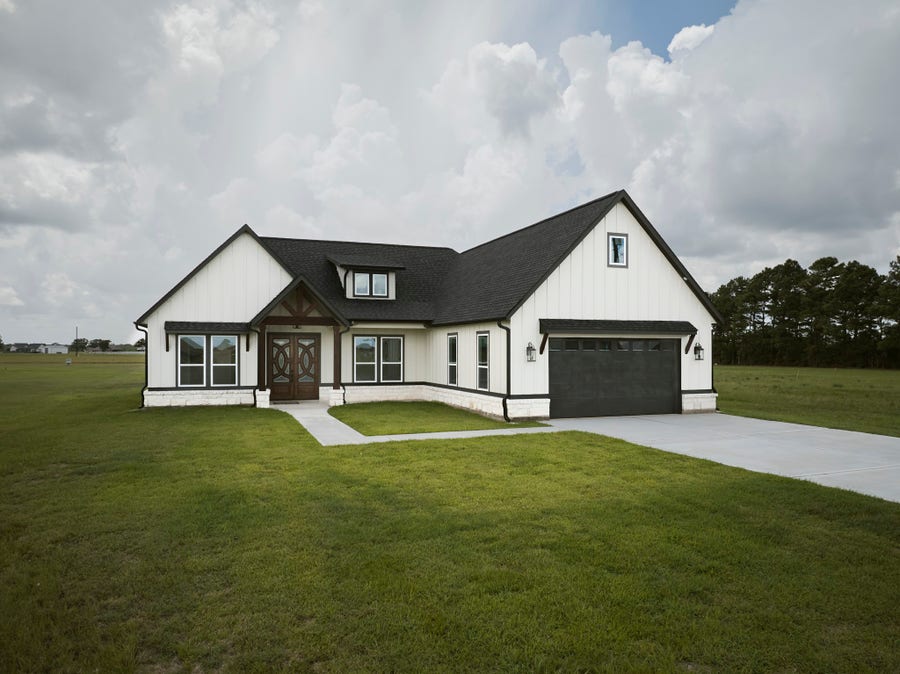 Property photo for 565 Longhorn Trail, Angleton, TX