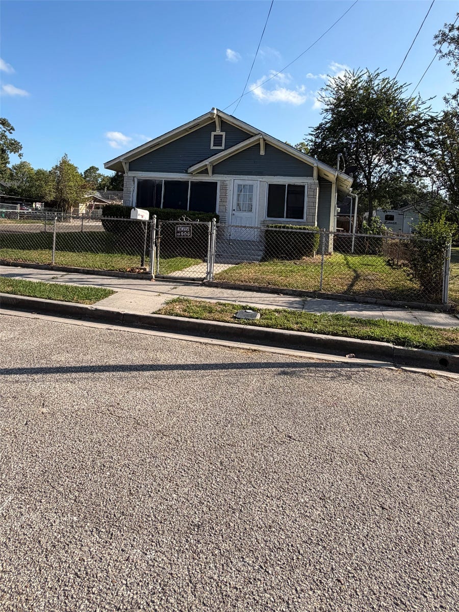 Property photo for 601 Harding Street, Baytown, TX