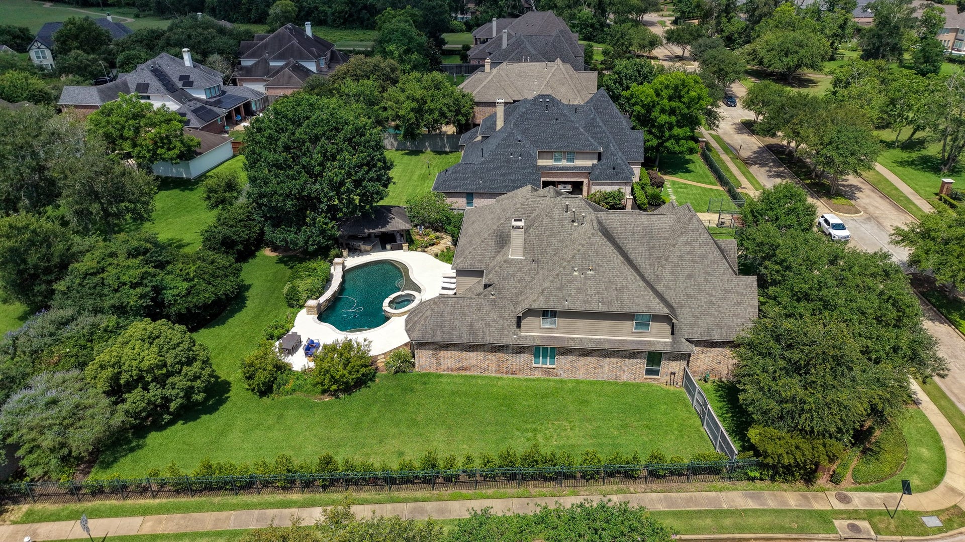 18 Waters Lake Boulevard, Missouri City, TX 77459 18 Waters Lake Boulevard, Missouri City, TX 77459