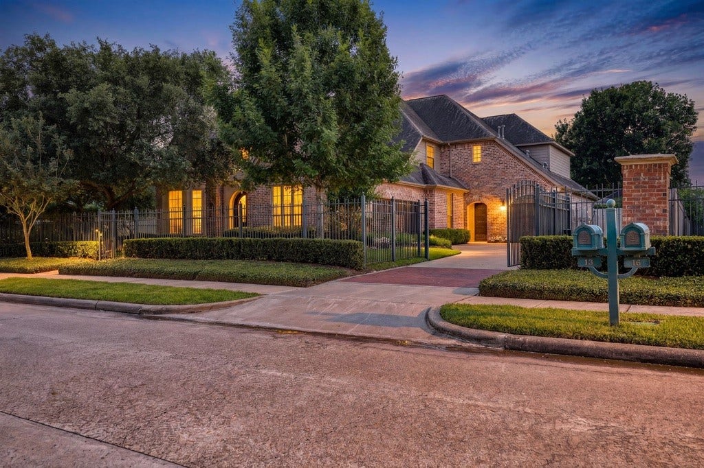 18 Waters Lake Boulevard, Missouri City, TX 77459 18 Waters Lake Boulevard, Missouri City, TX 77459