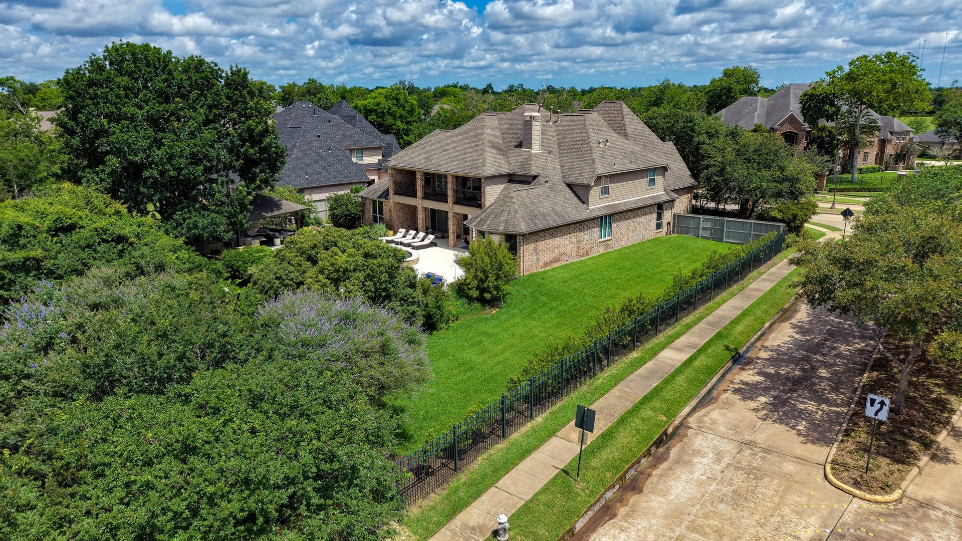 18 Waters Lake Boulevard, Missouri City, TX 77459 18 Waters Lake Boulevard, Missouri City, TX 77459
