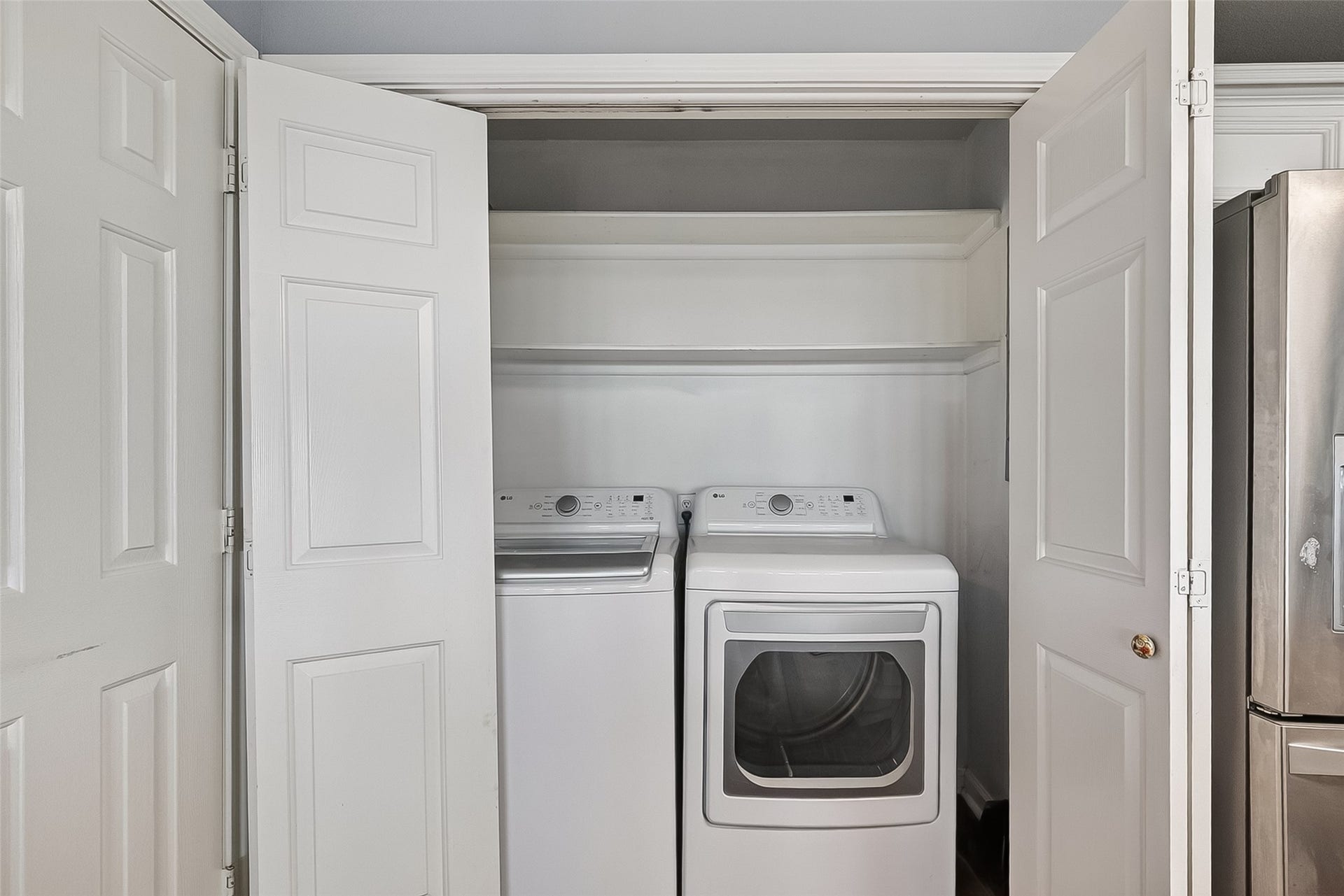 925 Bonita Street, Bayou Vista, TX 77563 Washer and Dryer in home, no travelling to garage
