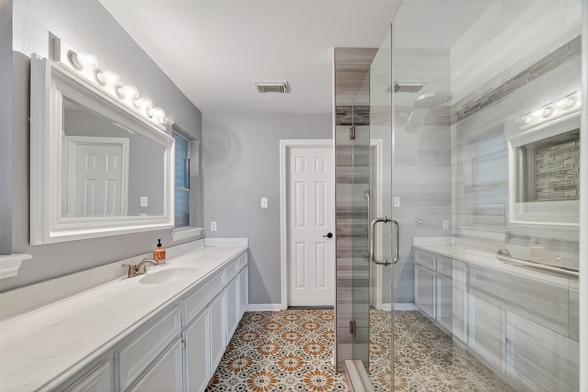 925 Bonita Street, Bayou Vista, TX 77563 Updated main bathroom