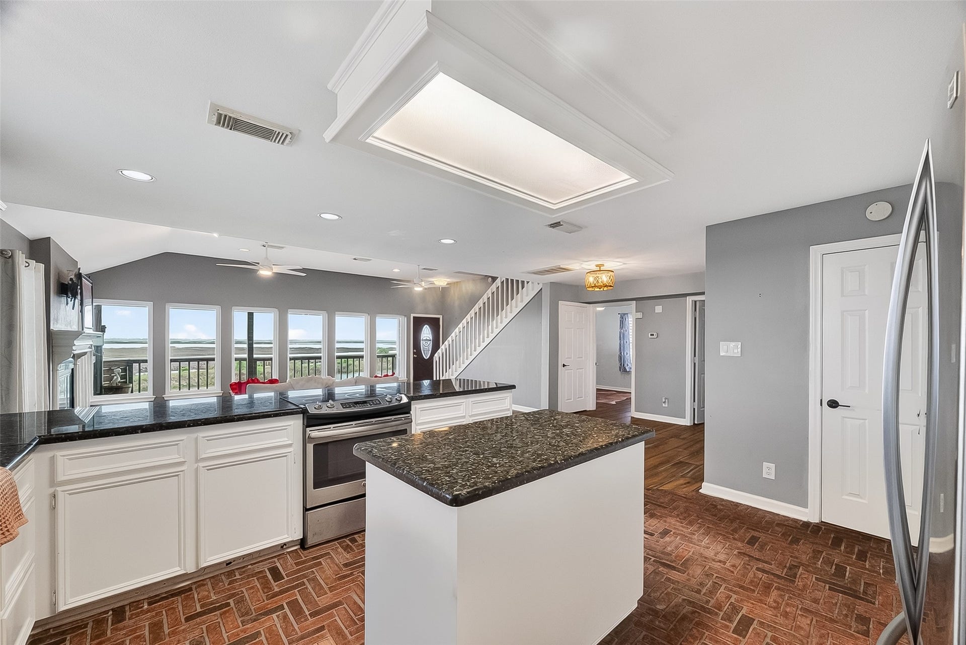 925 Bonita Street, Bayou Vista, TX 77563 Cooking with a view!