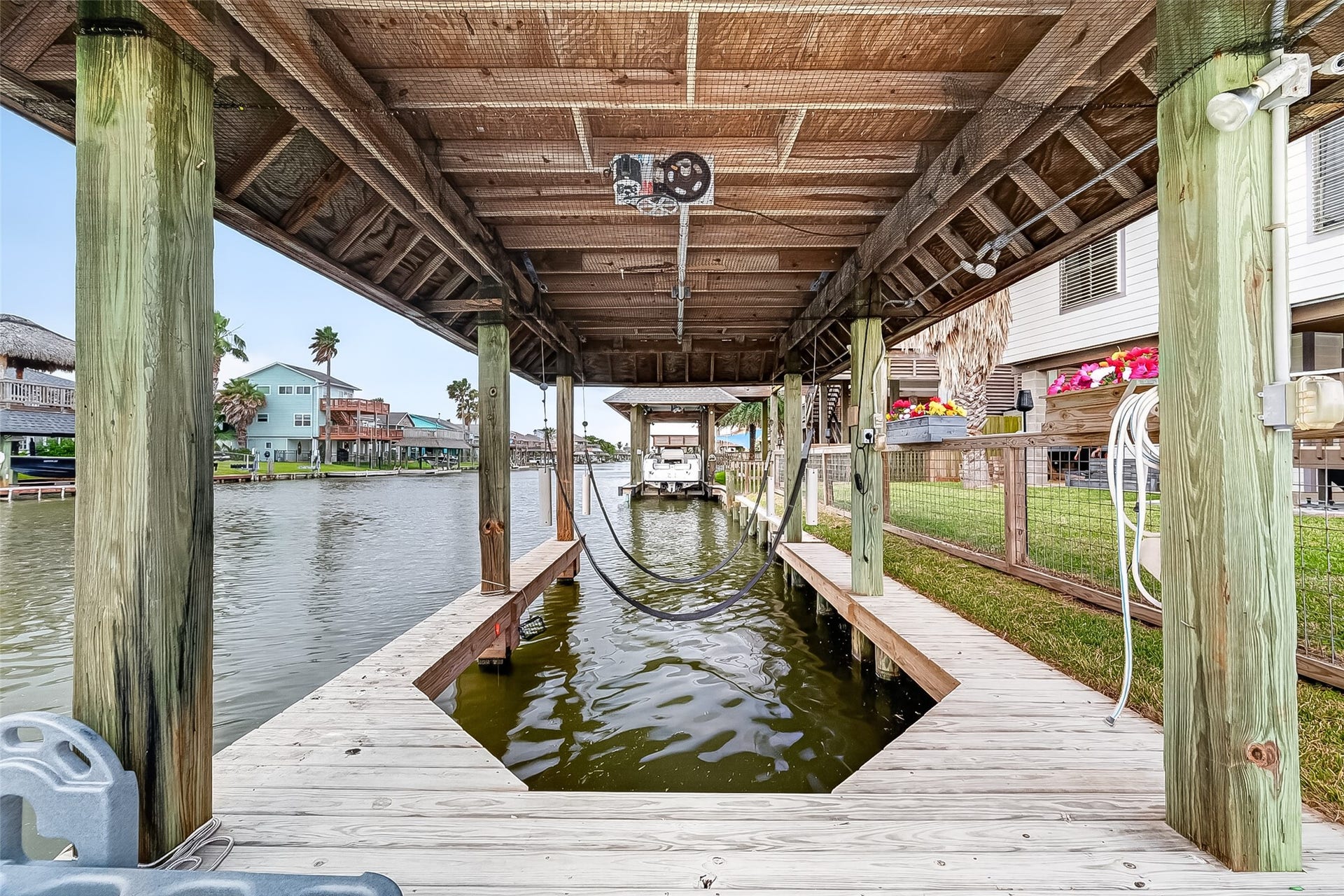 925 Bonita Street, Bayou Vista, TX 77563 Boat sling!
