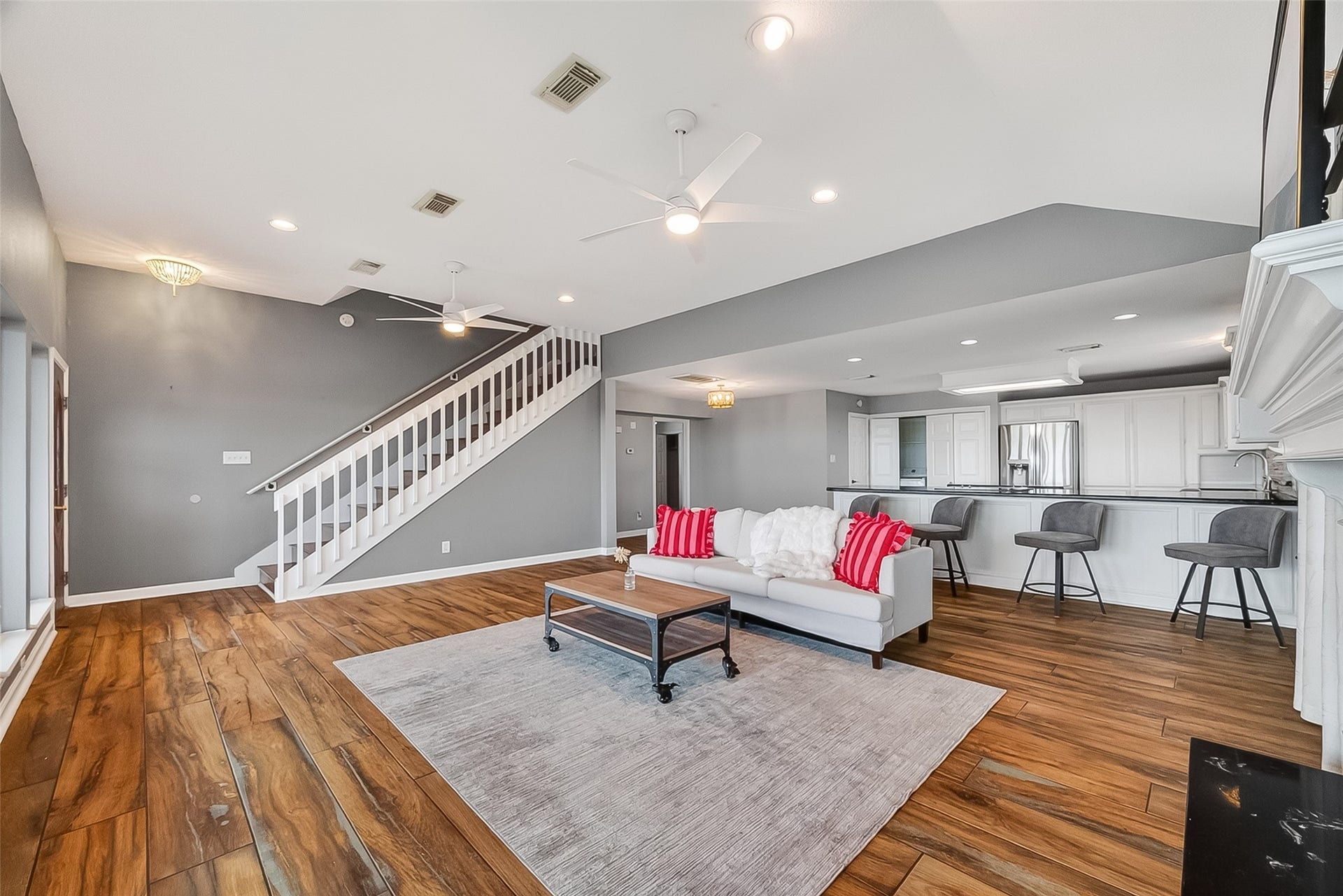925 Bonita Street, Bayou Vista, TX 77563 Very open concept! Living room, dining, and kitchen! Primary upstairs and two bedrooms and bathroom down!