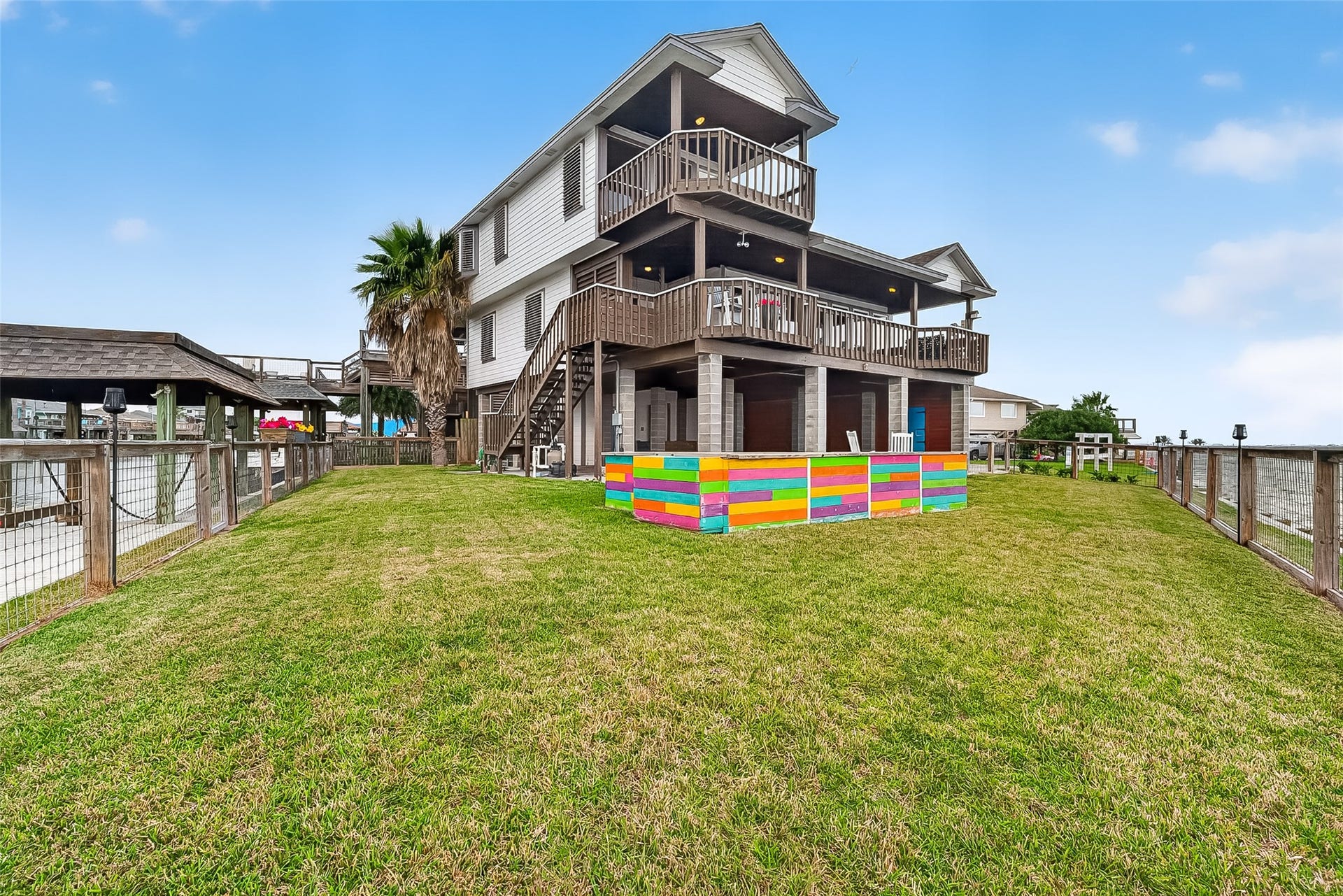 925 Bonita Street, Bayou Vista, TX 77563 Plenty of grass for pets, fully fenced for safety!