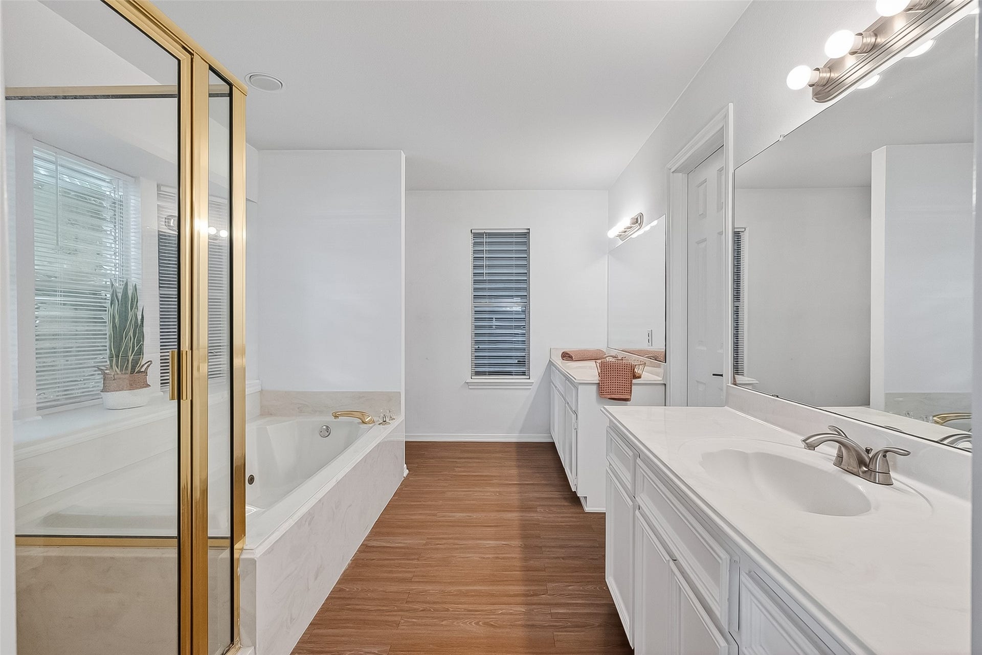 925 Bonita Street, Bayou Vista, TX 77563 Primary bathroom's ensuite bathroom with walk in closet on the right between his and hers vanitys, full sized jetted tub and seperate shower!