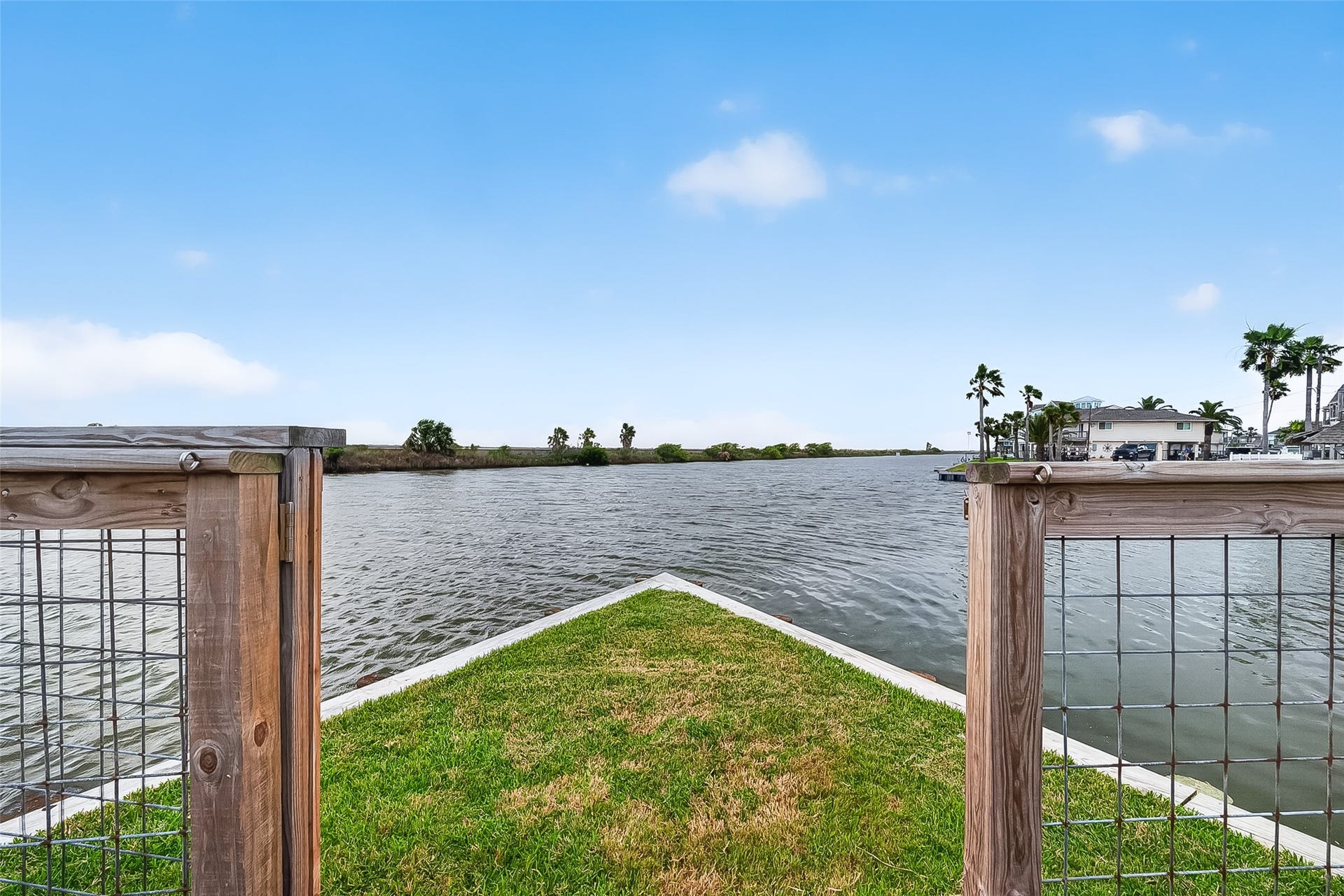 925 Bonita Street, Bayou Vista, TX 77563 End point!