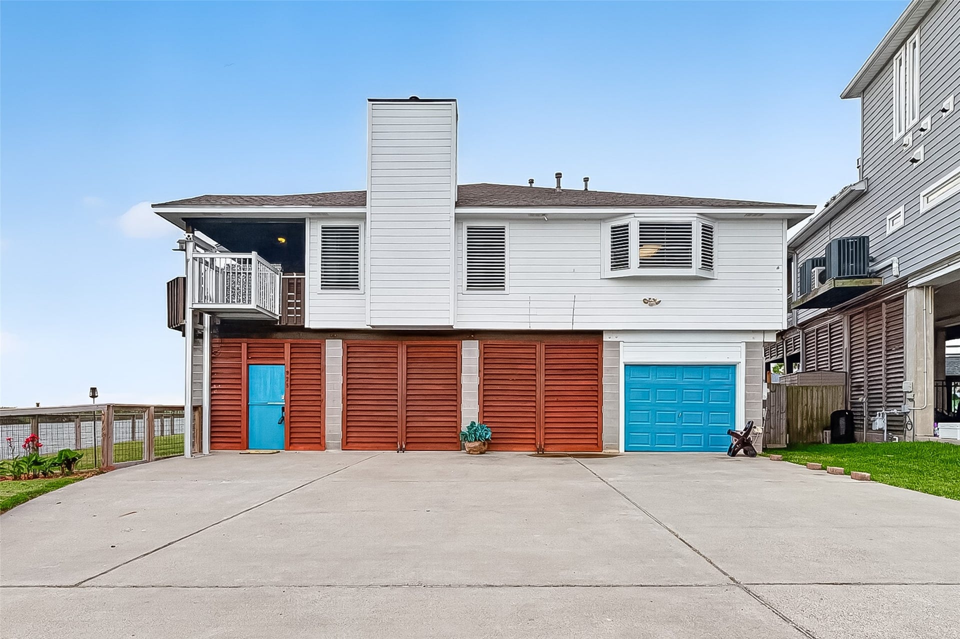 925 Bonita Street, Bayou Vista, TX 77563 Wonderful updated home on end point! Plenty of privacy with no neighbors on 3 sides! Two car garage with two sets of louvers that open to provide more covered-off street parking!