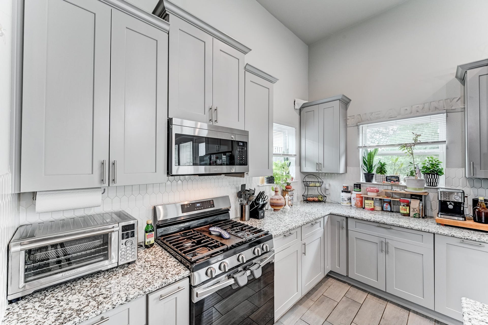 4806 Wilmington Street, Houston, TX 77033 4806 Wilmington Street, Houston, TX 77033