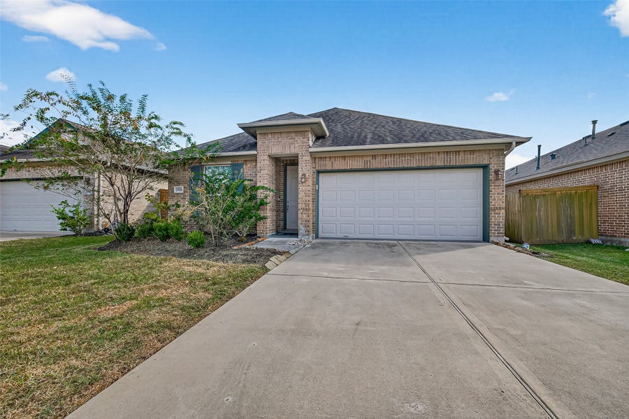 Property photo for 1916 Acklen Run Drive, Rosharon, TX