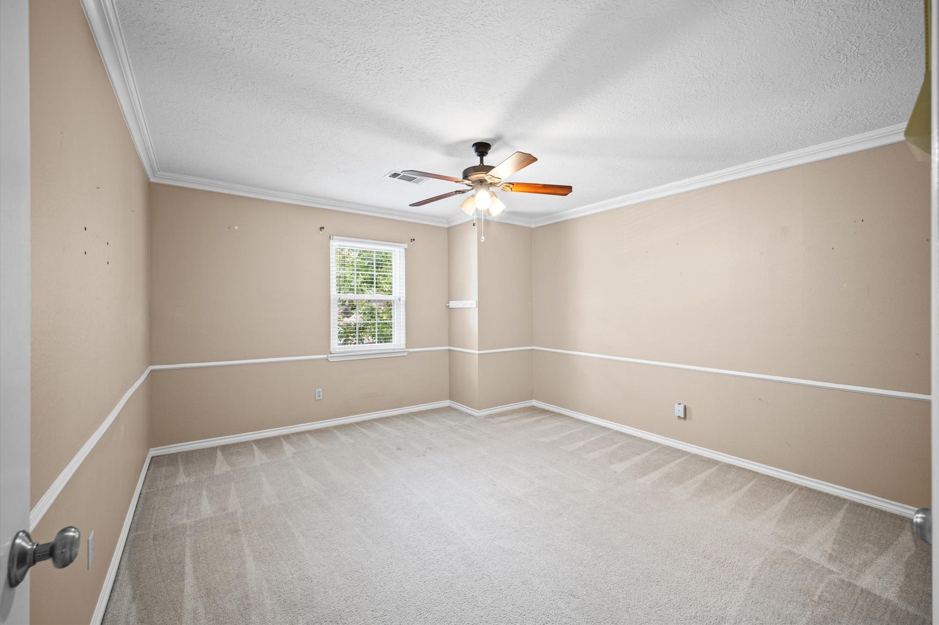 13126 Lemur Lane, Cypress, TX 77429 Another spacious secondary bedroom located upstairs with walk-in closet.