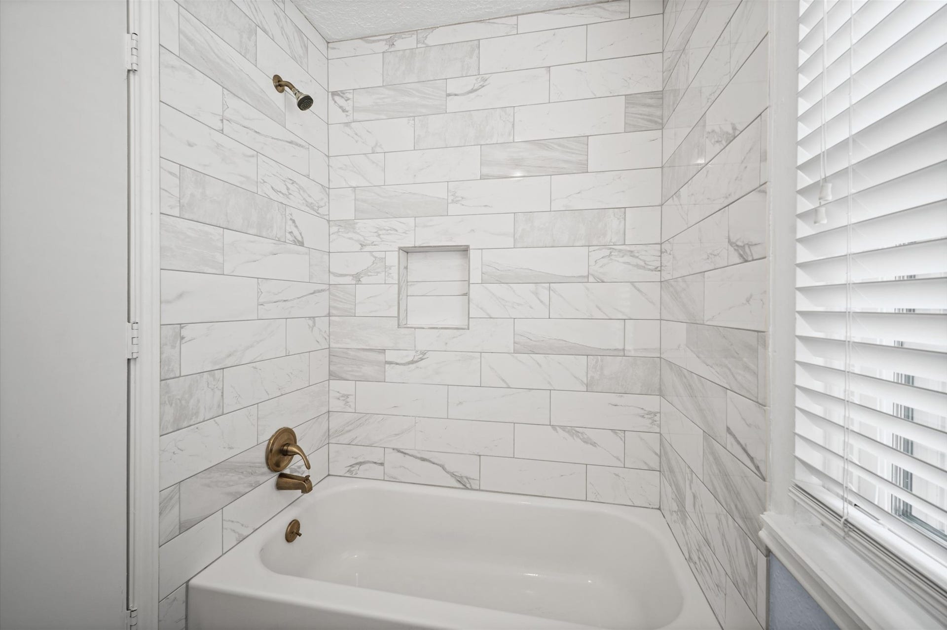 13126 Lemur Lane, Cypress, TX 77429 Modern tile adorn this tub/shower combo in the secondary bathroom upstairs.