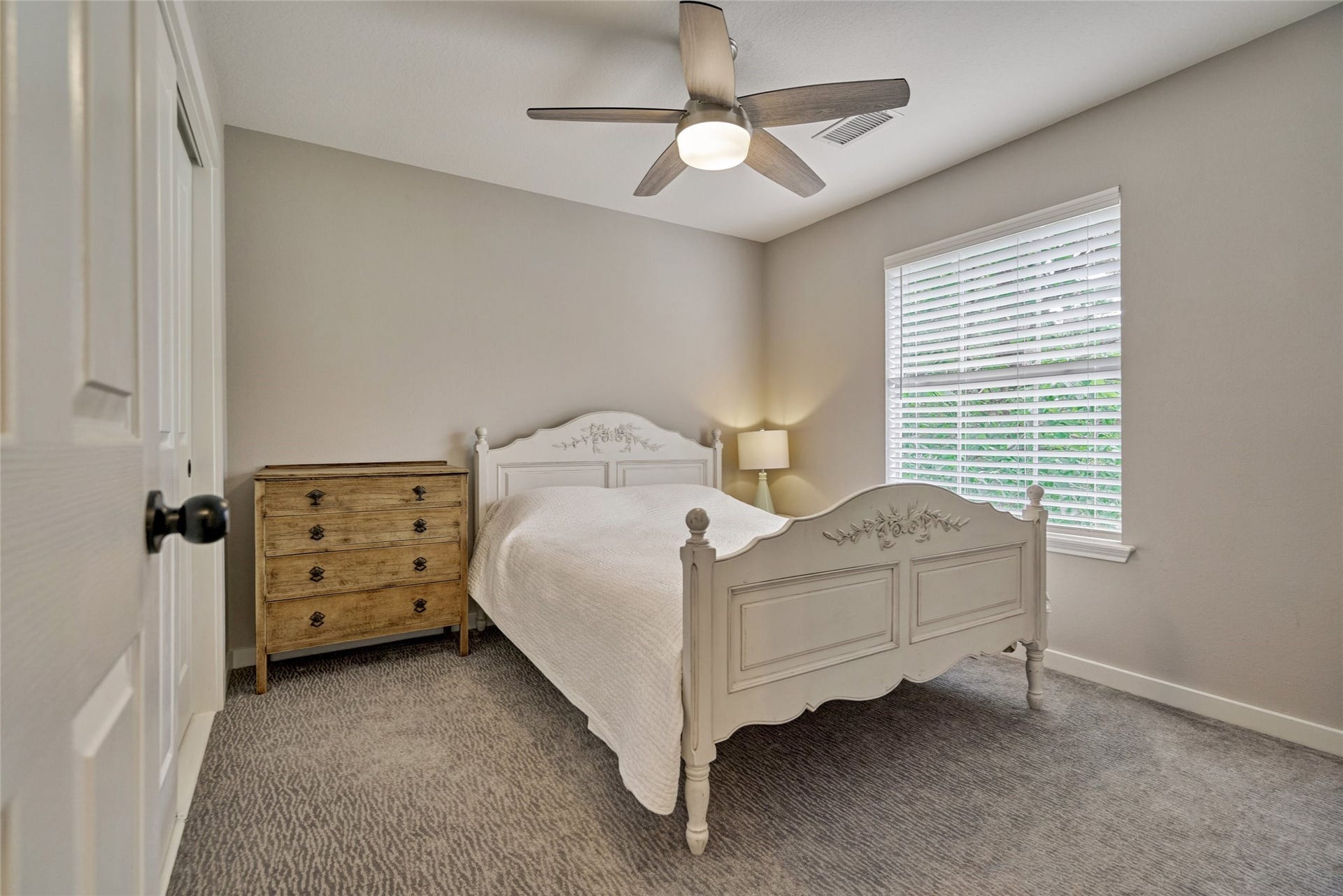 38 E Gaslight Place, The Woodlands, TX 77382 Another of the secondary bedrooms up. All bedrooms have good sized closets w/upgraded remote fans & lighting.