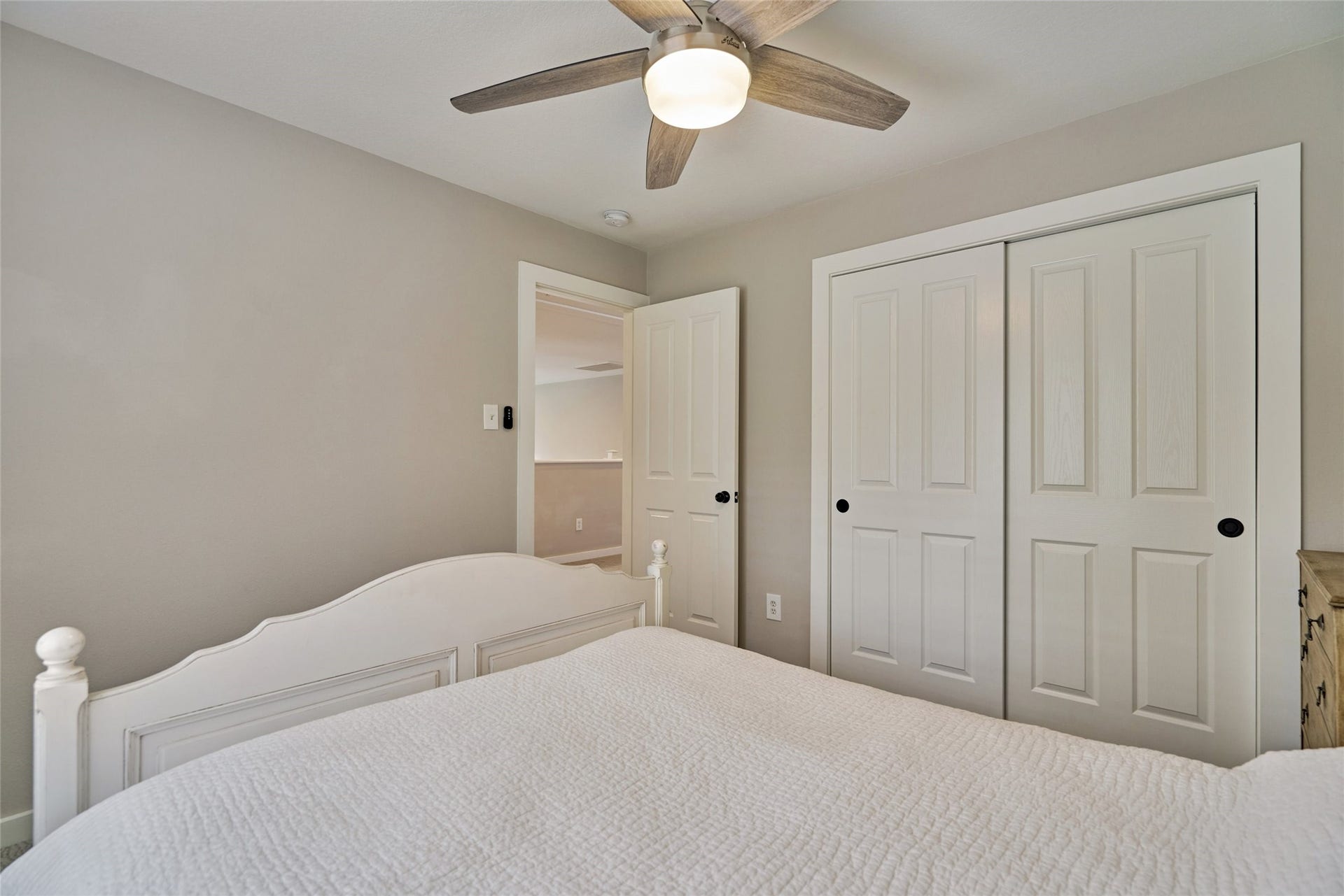 38 E Gaslight Place, The Woodlands, TX 77382 One of the secondary bedrooms up.