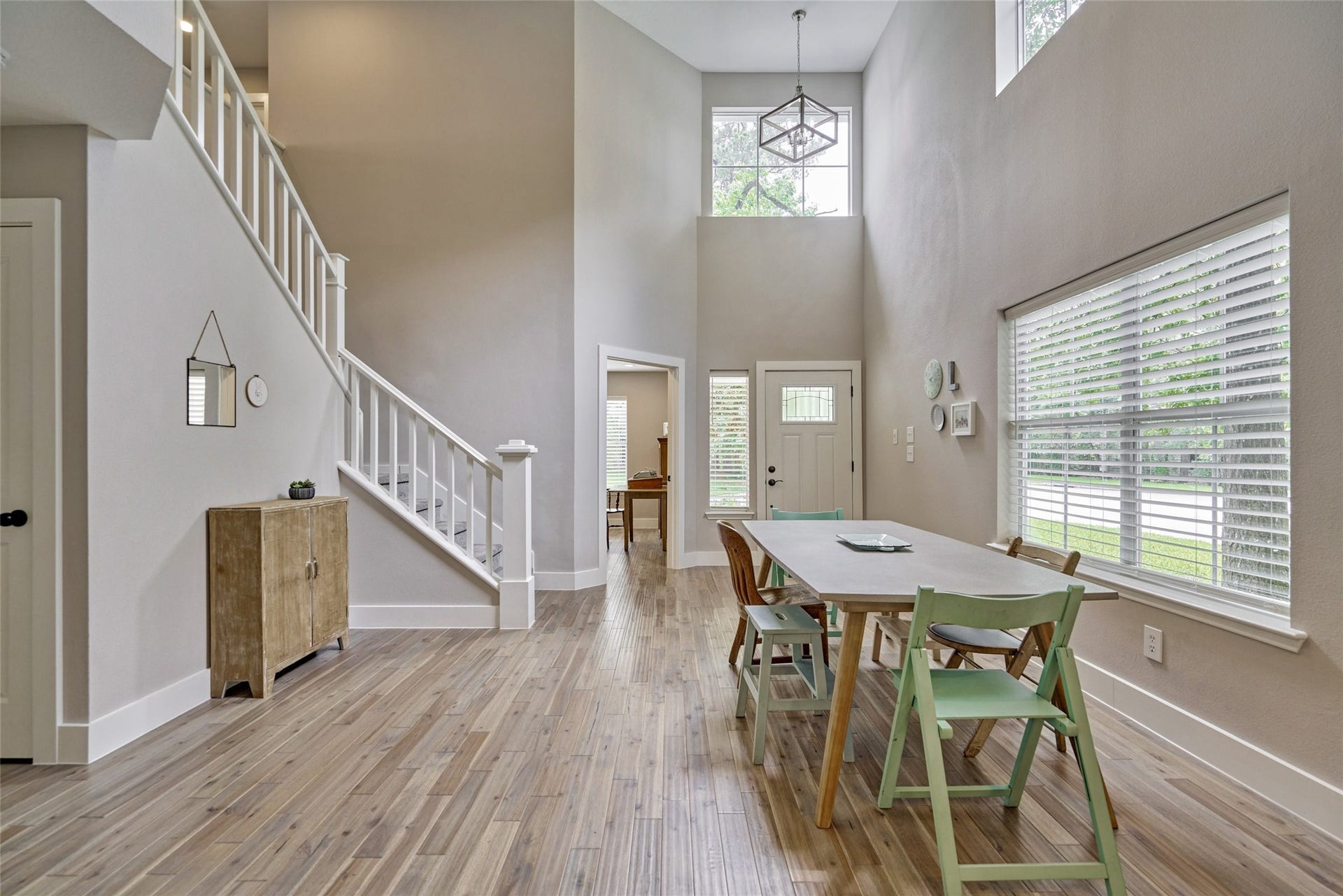38 E Gaslight Place, The Woodlands, TX 77382 The large dining space with soaring ceilings, gorgeous hardwood floors, LED lighting w/ neutral paint and decor.