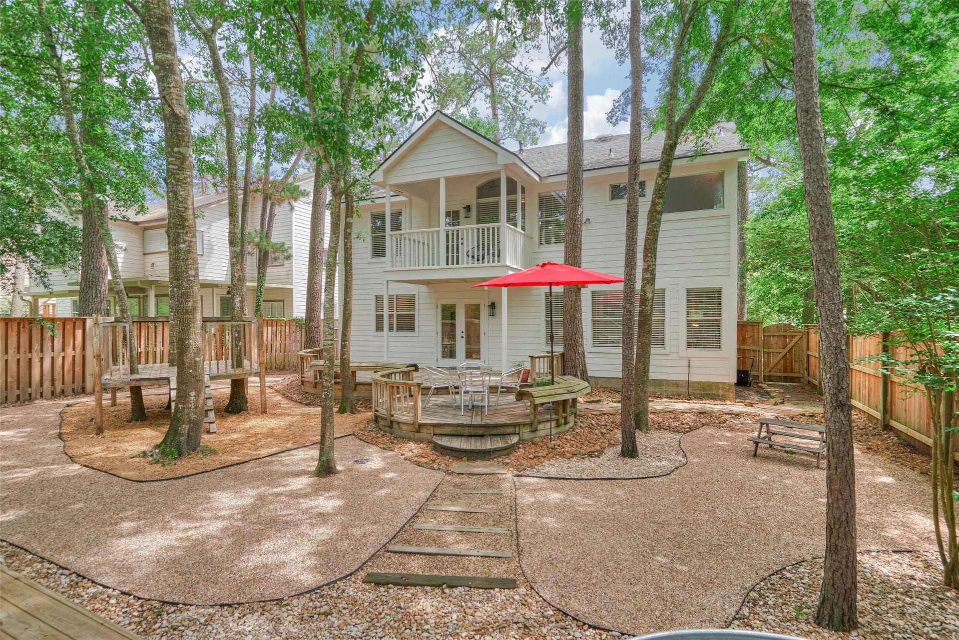 38 E Gaslight Place, The Woodlands, TX 77382 The large backyard space. The whole perimeter fence was all replaced in 2019 along with the exterior Hardiplank and roof! All freshly painted white in 2019!