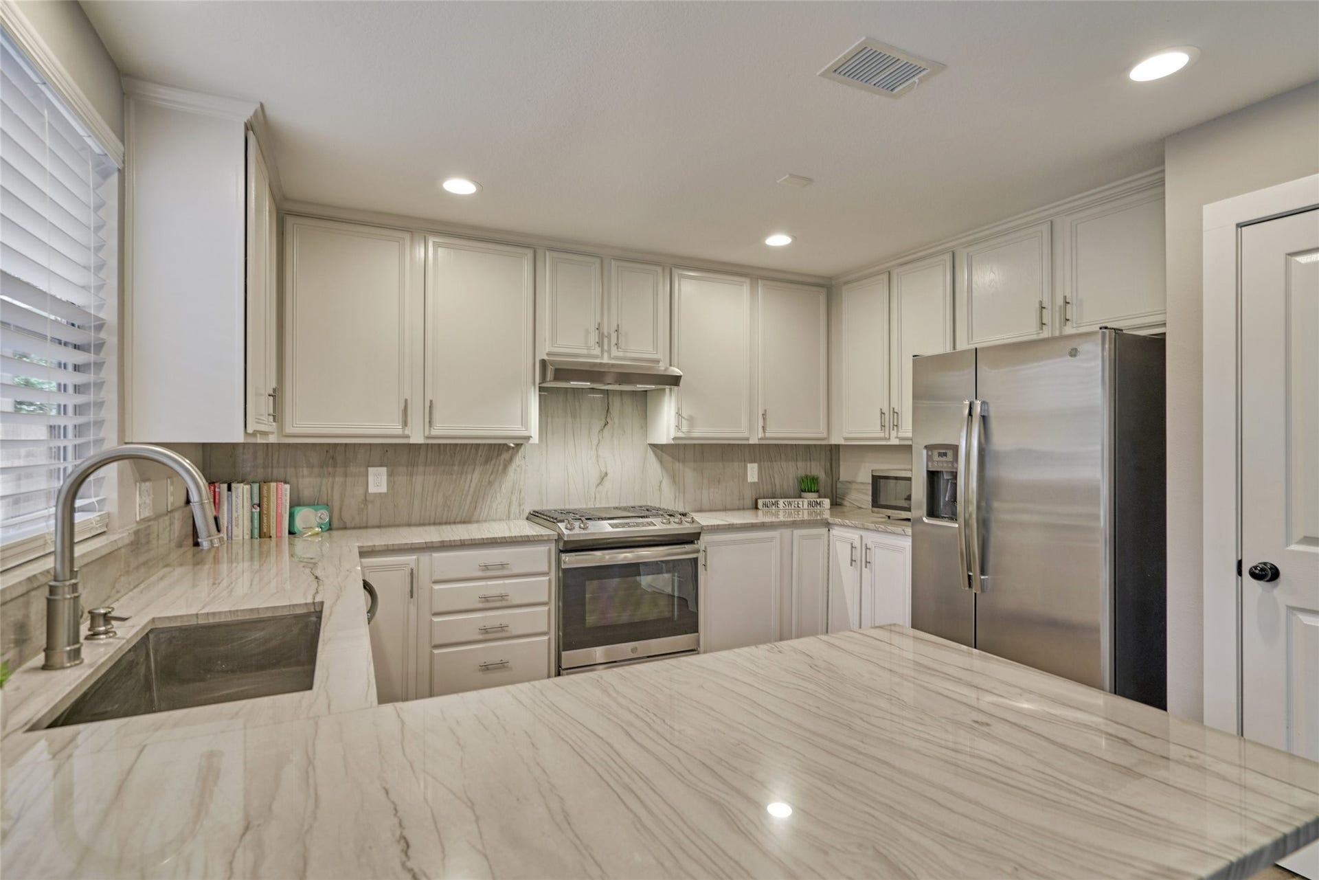38 E Gaslight Place, The Woodlands, TX 77382 The kitchen has been upgraded beautifully and has good counter rpep space.