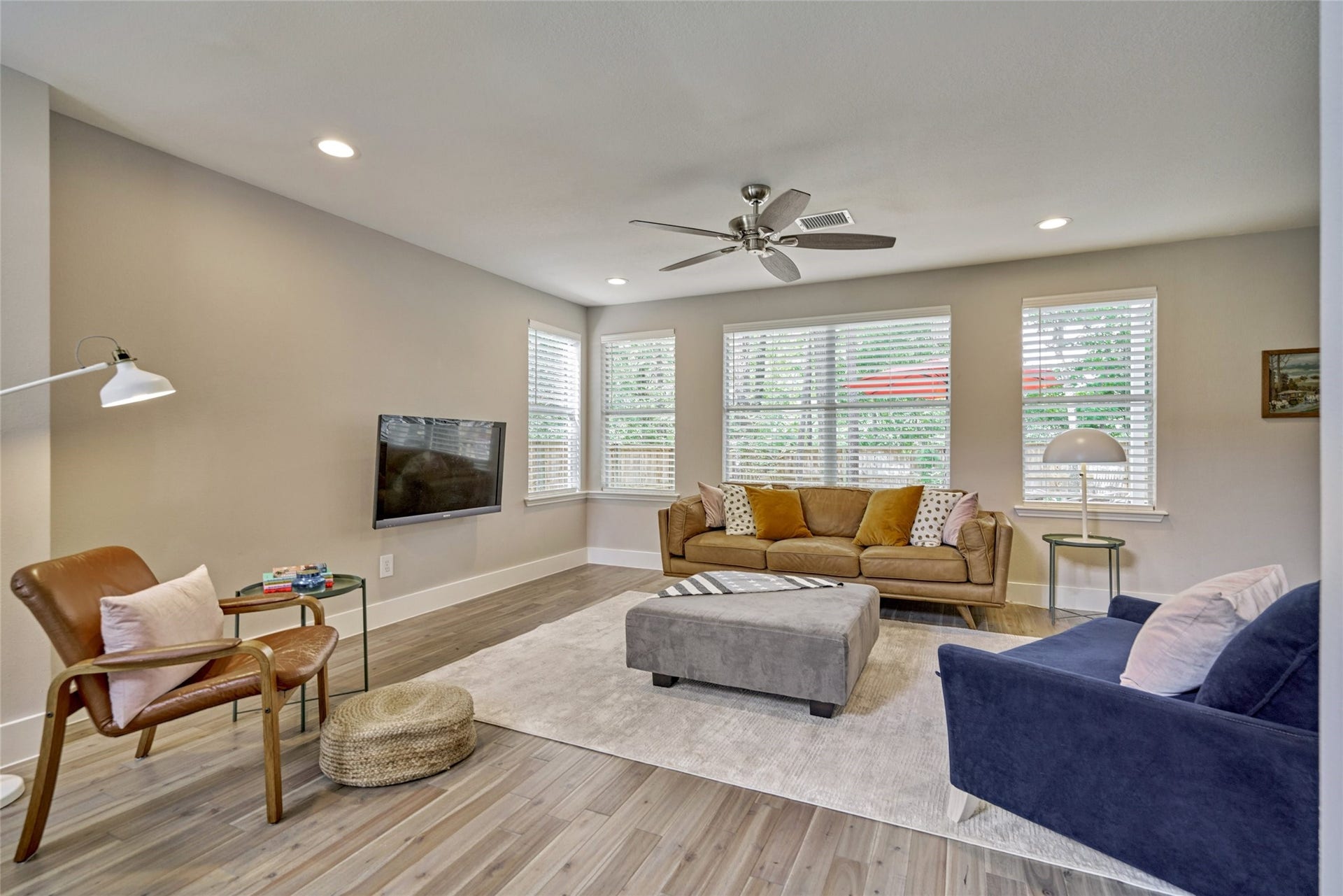 38 E Gaslight Place, The Woodlands, TX 77382 The main family room is open to the kitchen and dining space. French doors lead you to the rear garden.