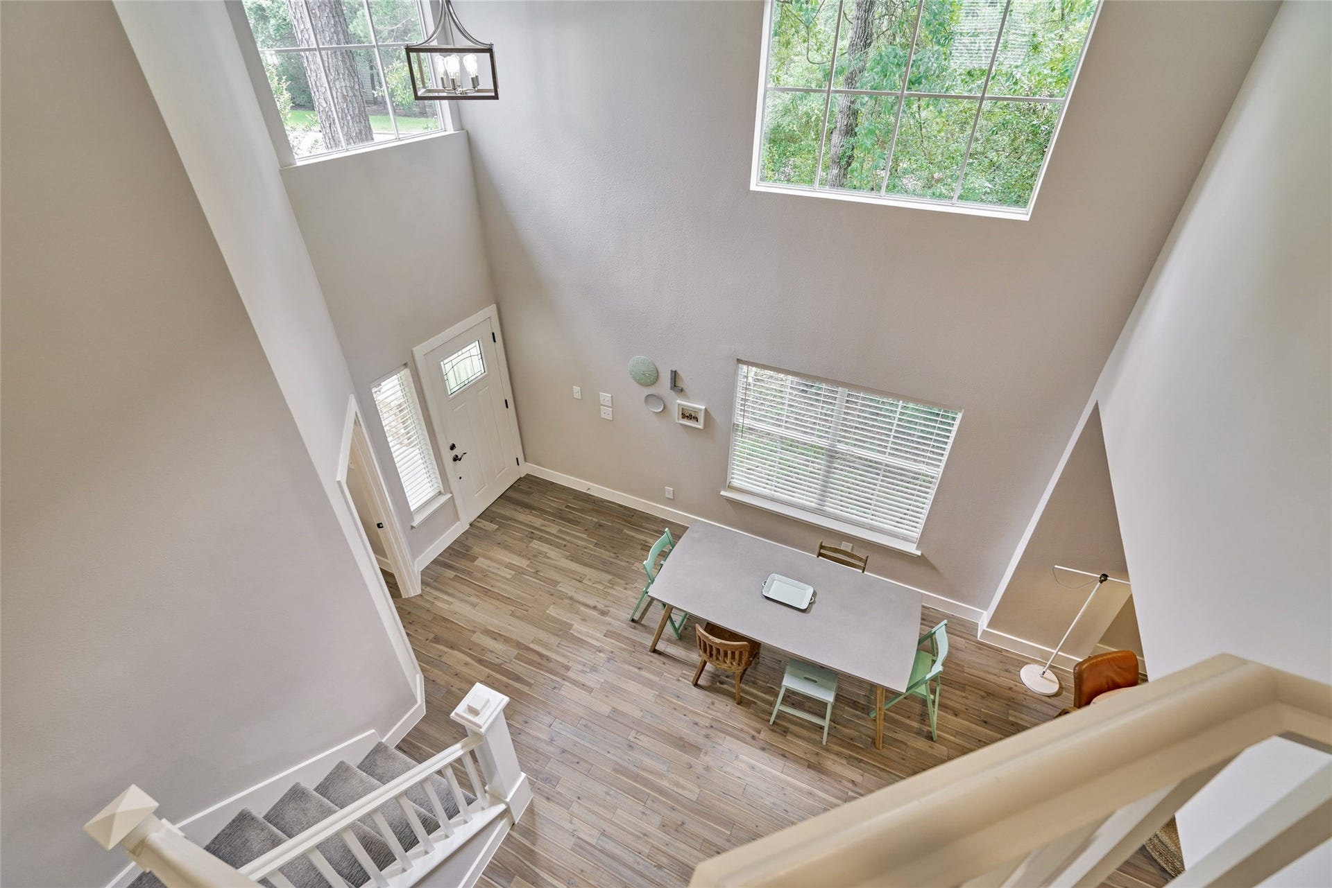 38 E Gaslight Place, The Woodlands, TX 77382 Soaring ceilings add lots of natural light to this beautiful home! The large windows bring the outdoors in. Enjoy the lovely trees and Woodland views outside your door!