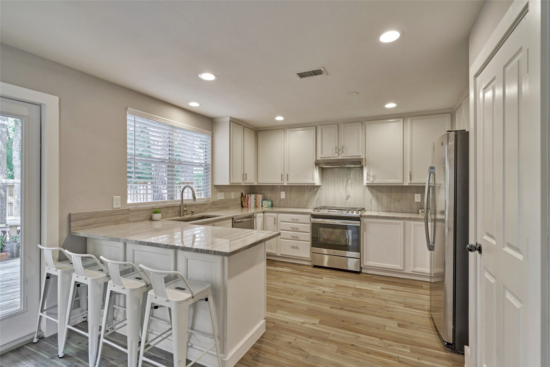 38 E Gaslight Place, The Woodlands, TX 77382 The kitchen was upgraded in 2019 . Neutral grey decor, farmhouse sink, LED lights and stainless steel appliances! Refrigerator stays!