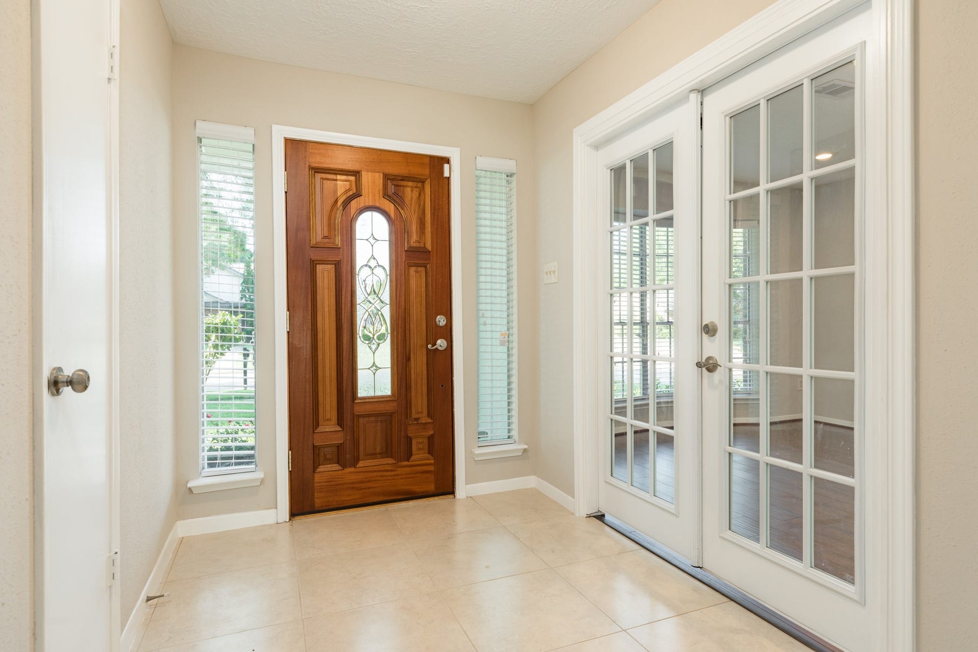 3042 Pecan Point Drive, Sugar Land, TX 77478 3042 Pecan Point Drive, Sugar Land, TX 77478