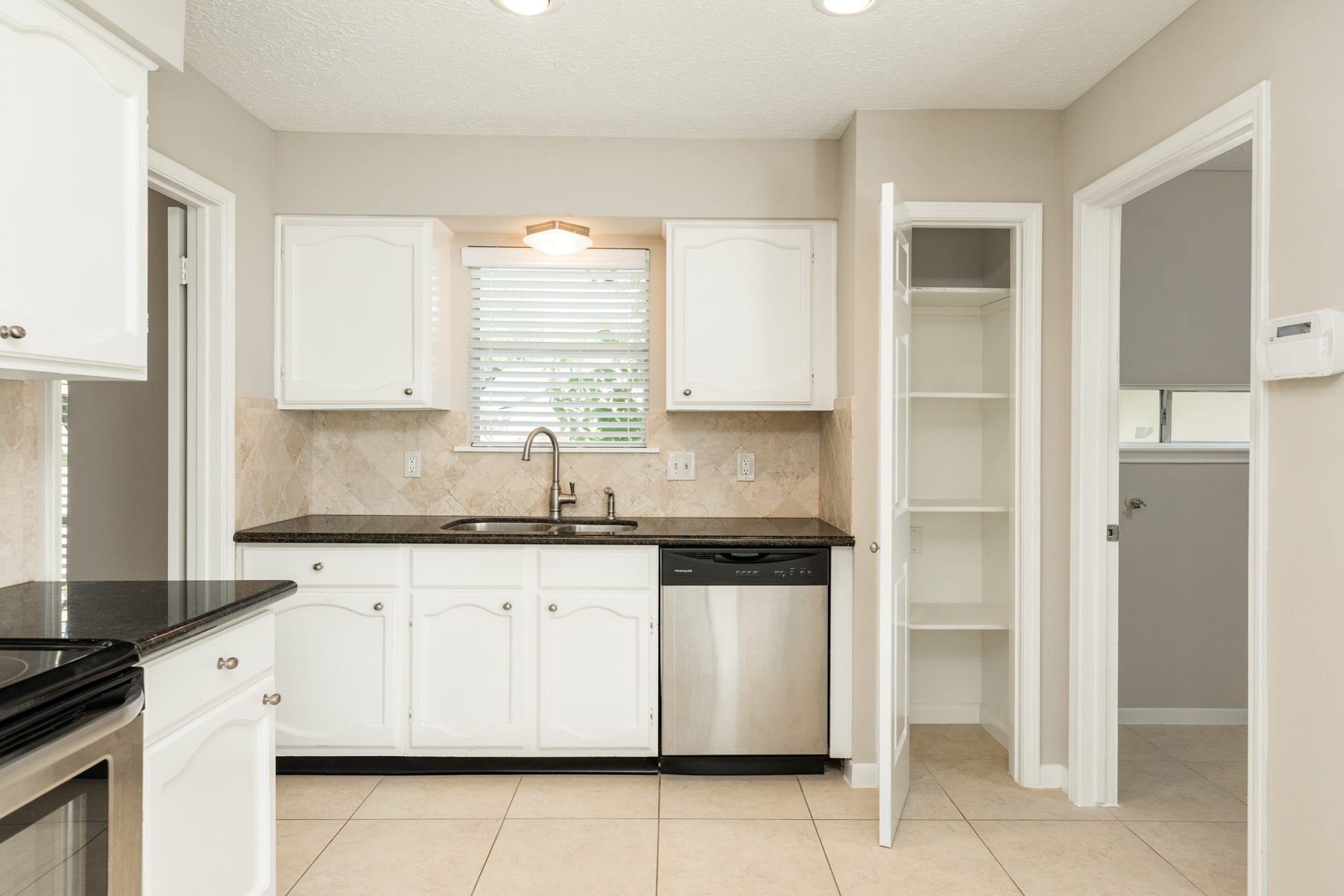 3042 Pecan Point Drive, Sugar Land, TX 77478 3042 Pecan Point Drive, Sugar Land, TX 77478