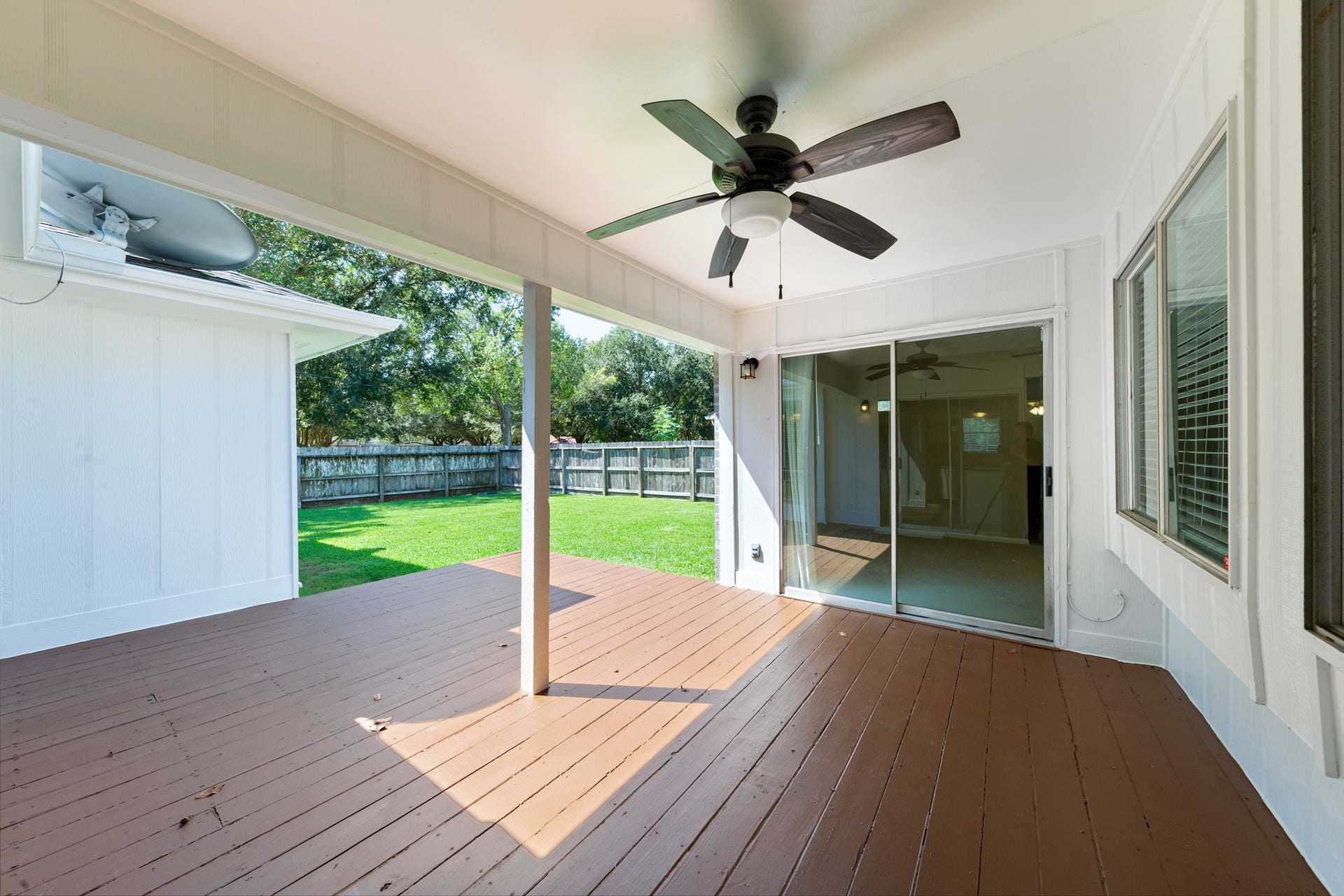 3042 Pecan Point Drive, Sugar Land, TX 77478 3042 Pecan Point Drive, Sugar Land, TX 77478