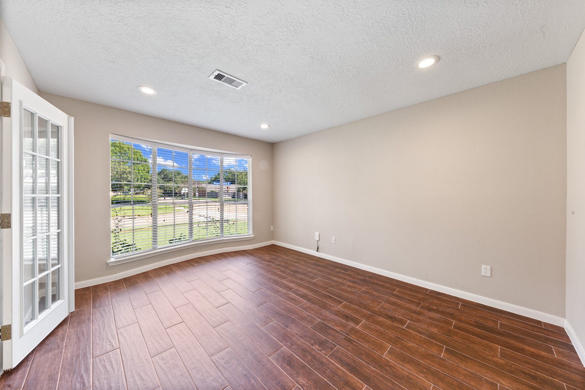 3042 Pecan Point Drive, Sugar Land, TX 77478 3042 Pecan Point Drive, Sugar Land, TX 77478