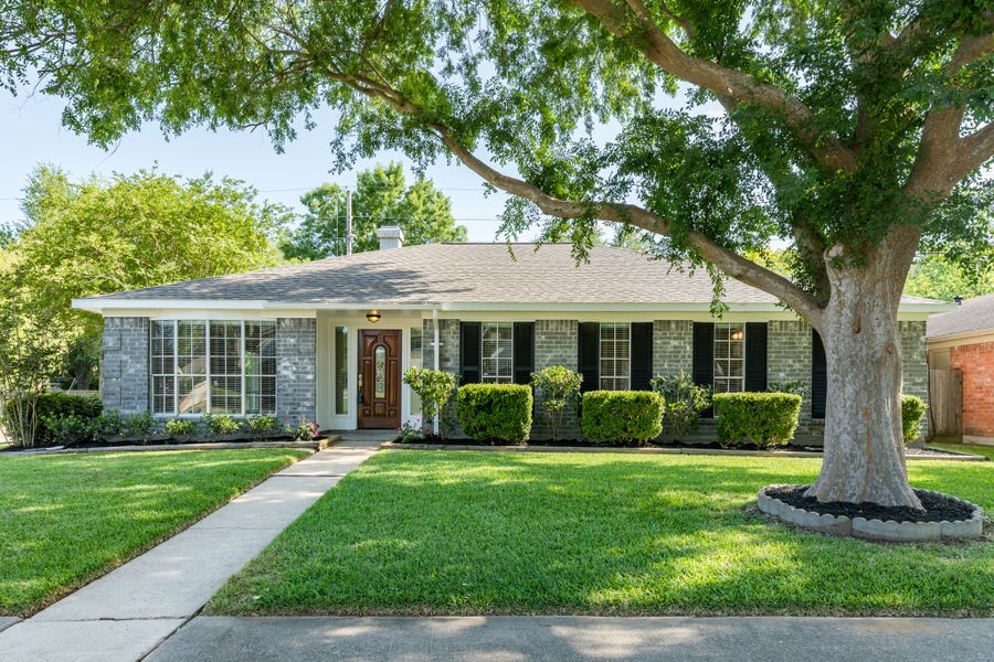 Property photo for 3042 Pecan Point Drive, Sugar Land, TX