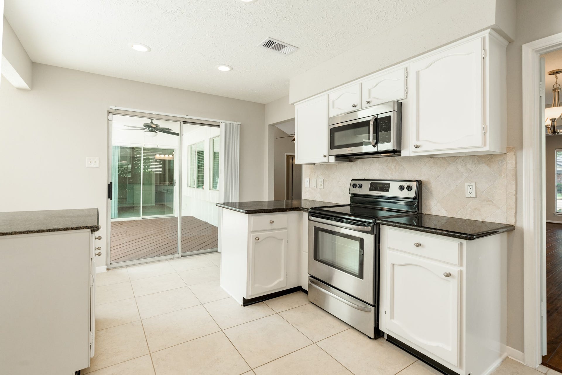3042 Pecan Point Drive, Sugar Land, TX 77478 3042 Pecan Point Drive, Sugar Land, TX 77478